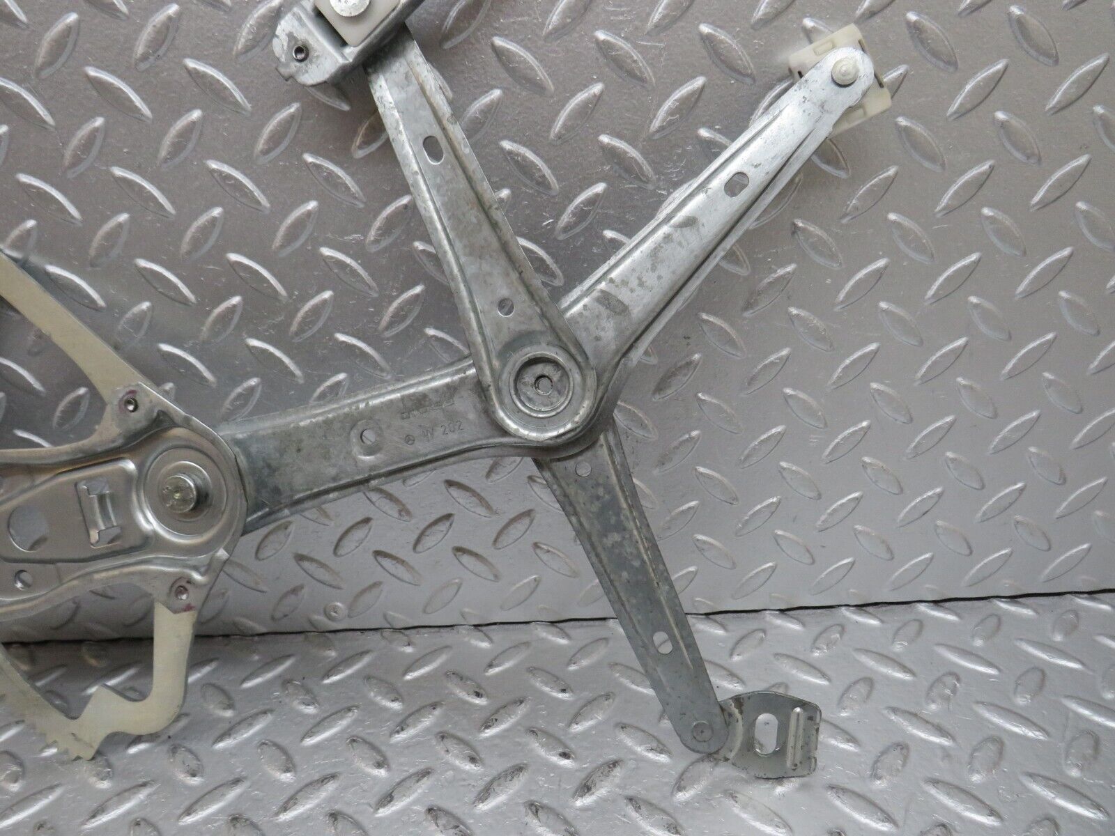 33391 Mercedes-Benz W202 C180 Front Right Power Window Regulator