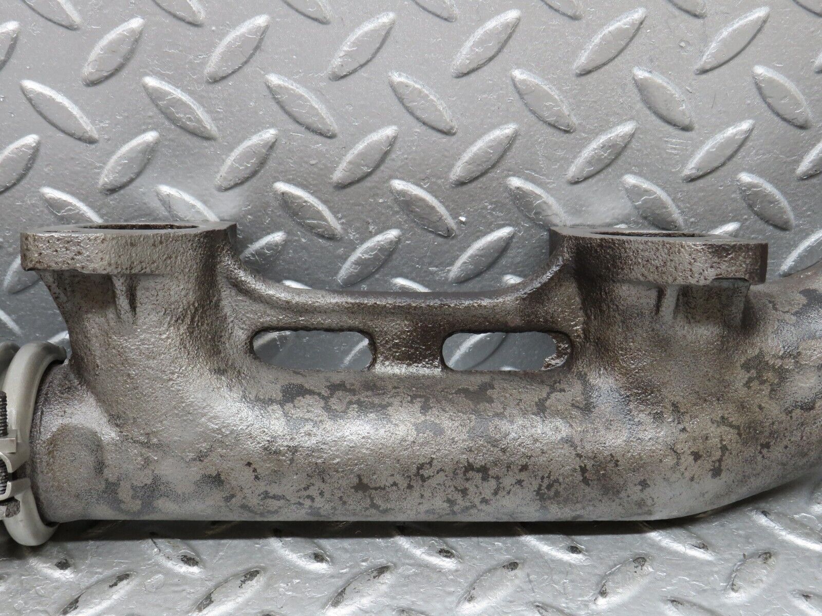 36332 Mercedes-Benz W126 420SE Exhaust Manifold Right 1161422402 1161420602