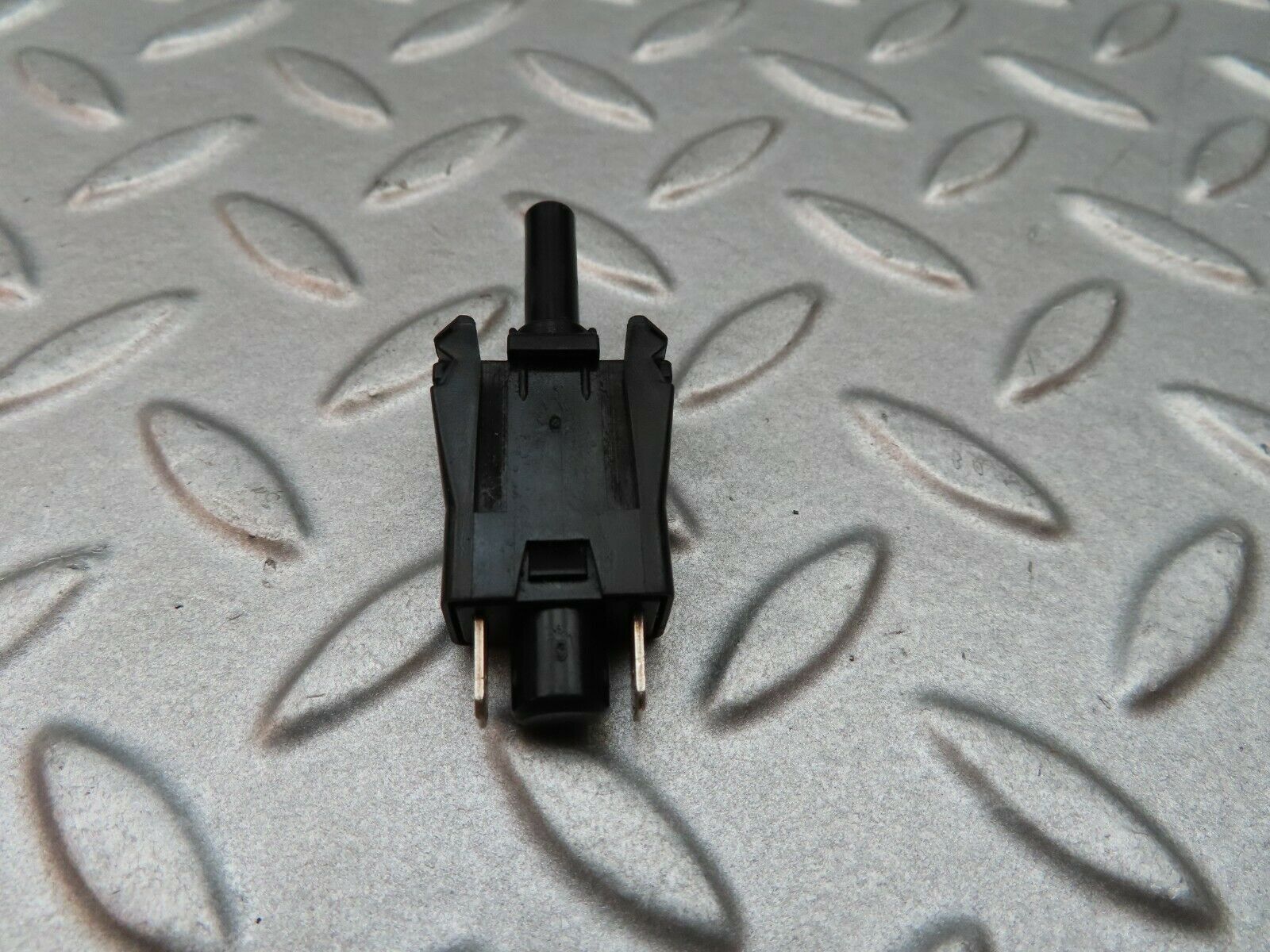 5761 Mercedes-Benz W123 200 Door Contact Switch 0015458714