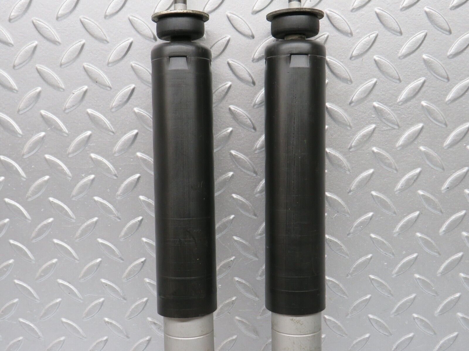 38897 Mercedes-Benz W201 190E 2.6L Rear Shock Absorber Kyb 553177