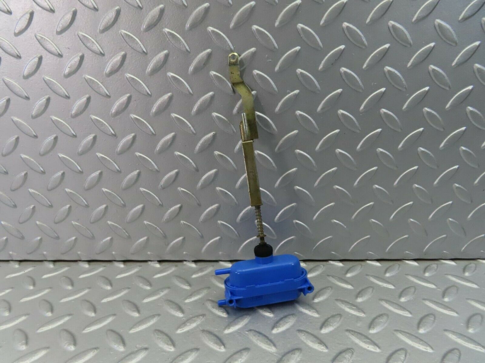 9974 Mercedes-Benz C123 230CE Coupe Door Lock Vacuum Actuator Front Left