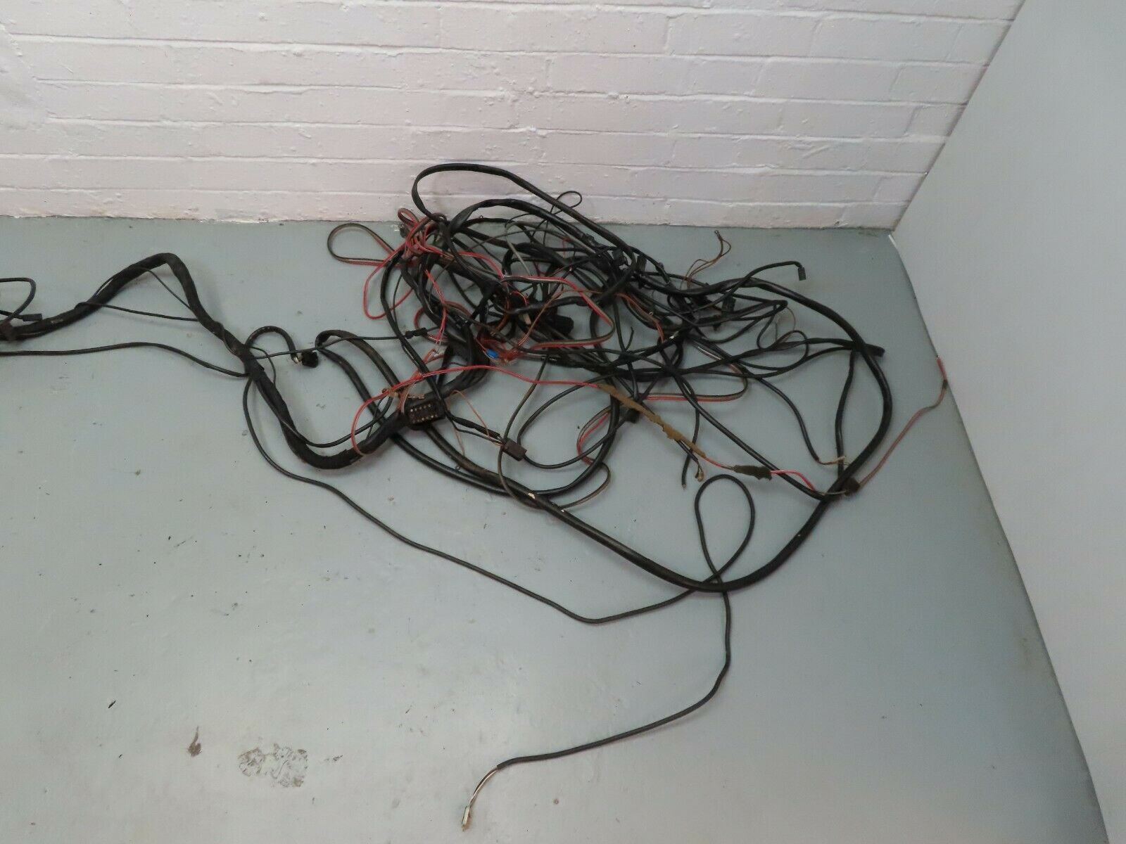 5943 Mercedes-Benz W123 200 Engine Chassis Body Wire Wiring Harness