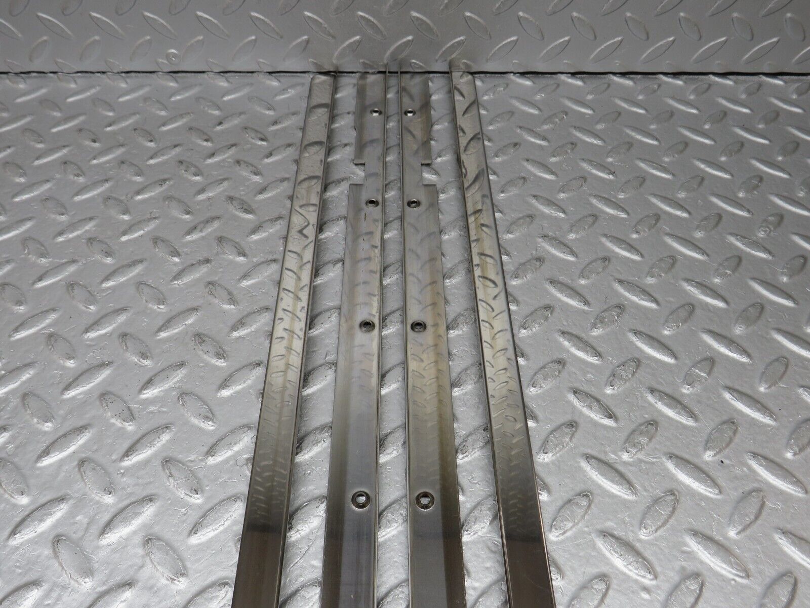 36215 Mercedes-Benz W126 420SE Sunroof Chrome Trim Set