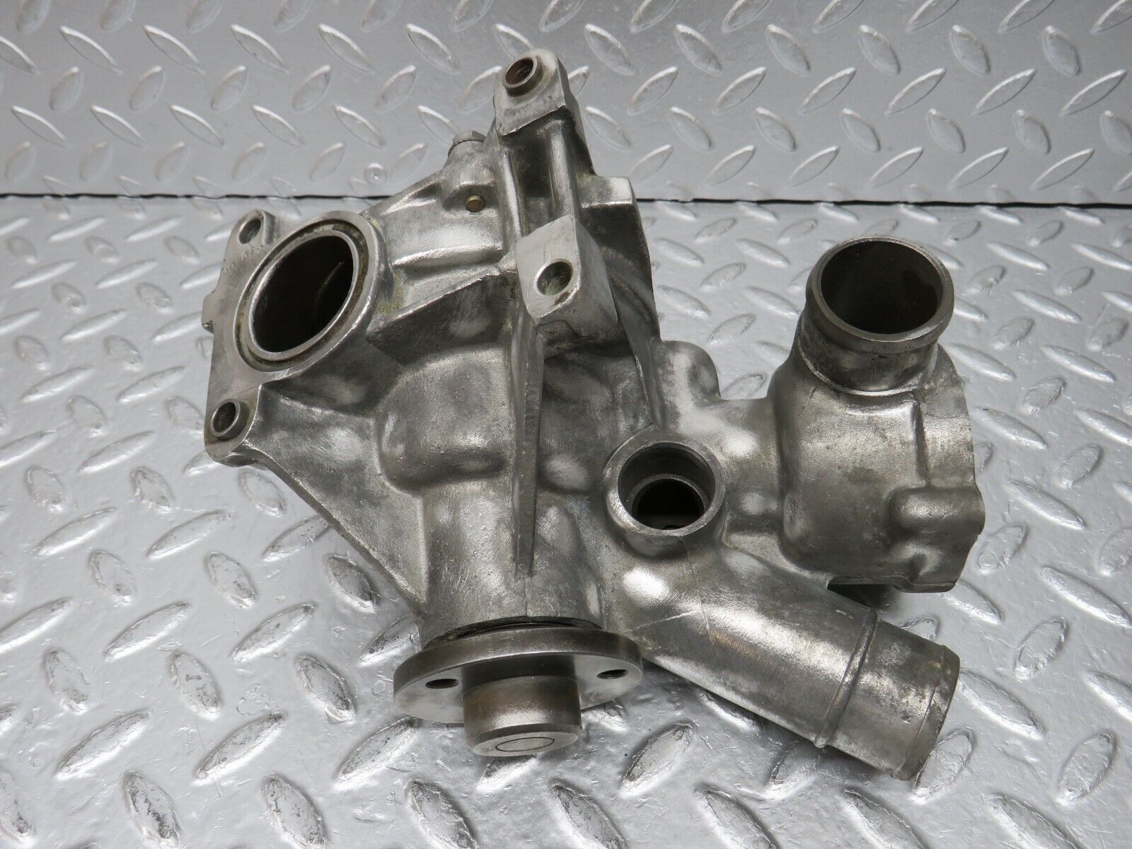 32616 Mercedes-Benz S124 300TE Wagon Water Pump