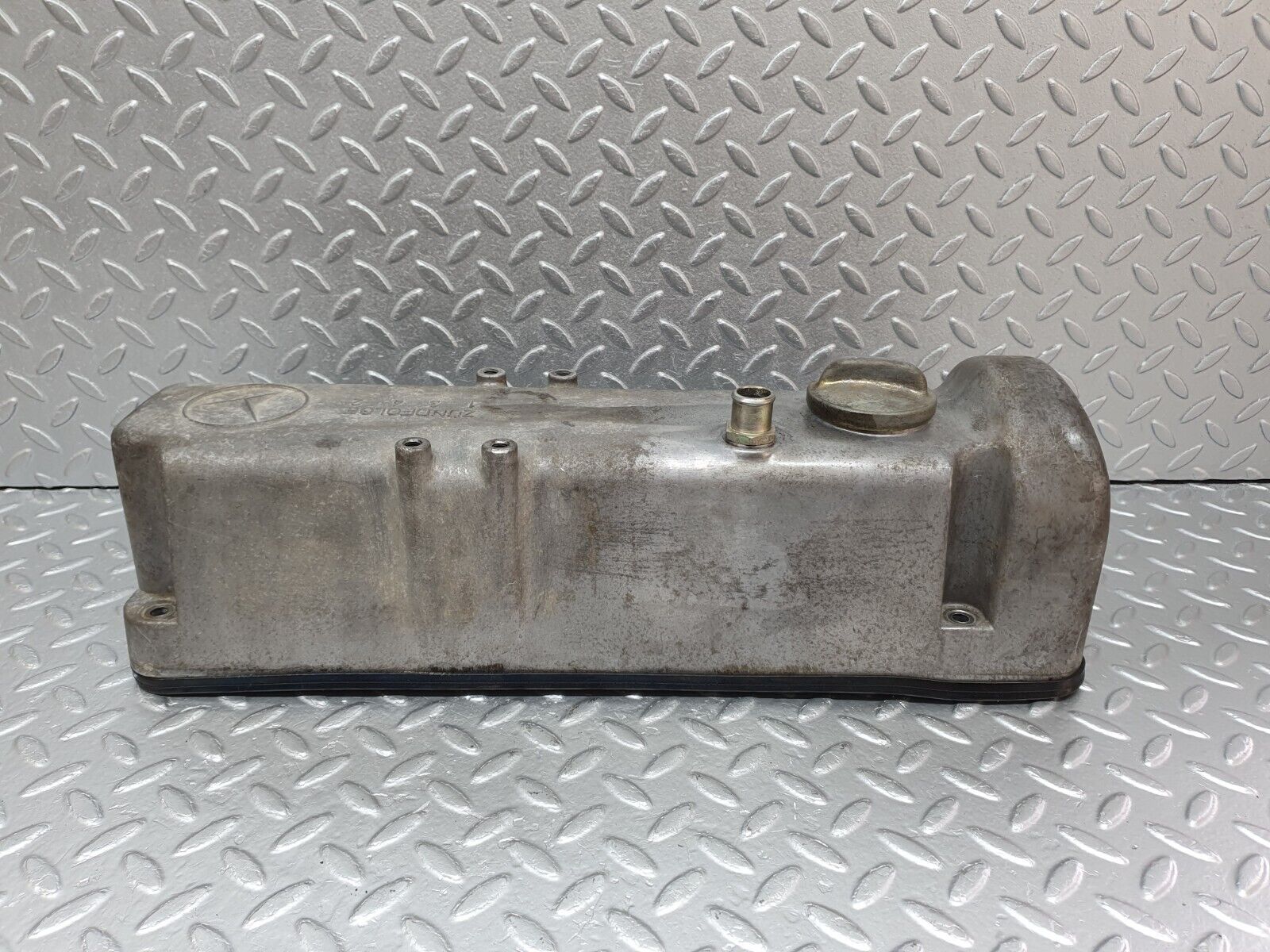 40866 Mercedes-Benz W123 240D Cylinder Head Valve Cover 6160161105