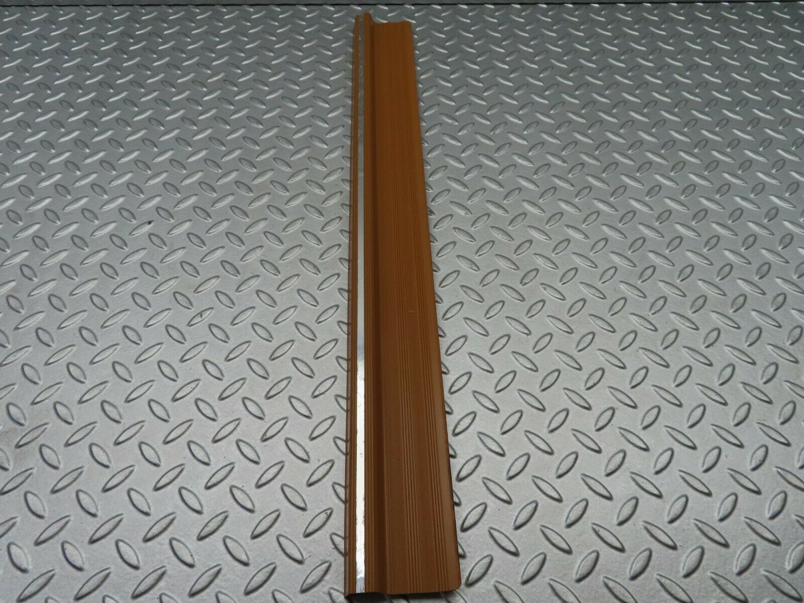 5666 Mercedes-Benz W123 200 Front Left Door Sill