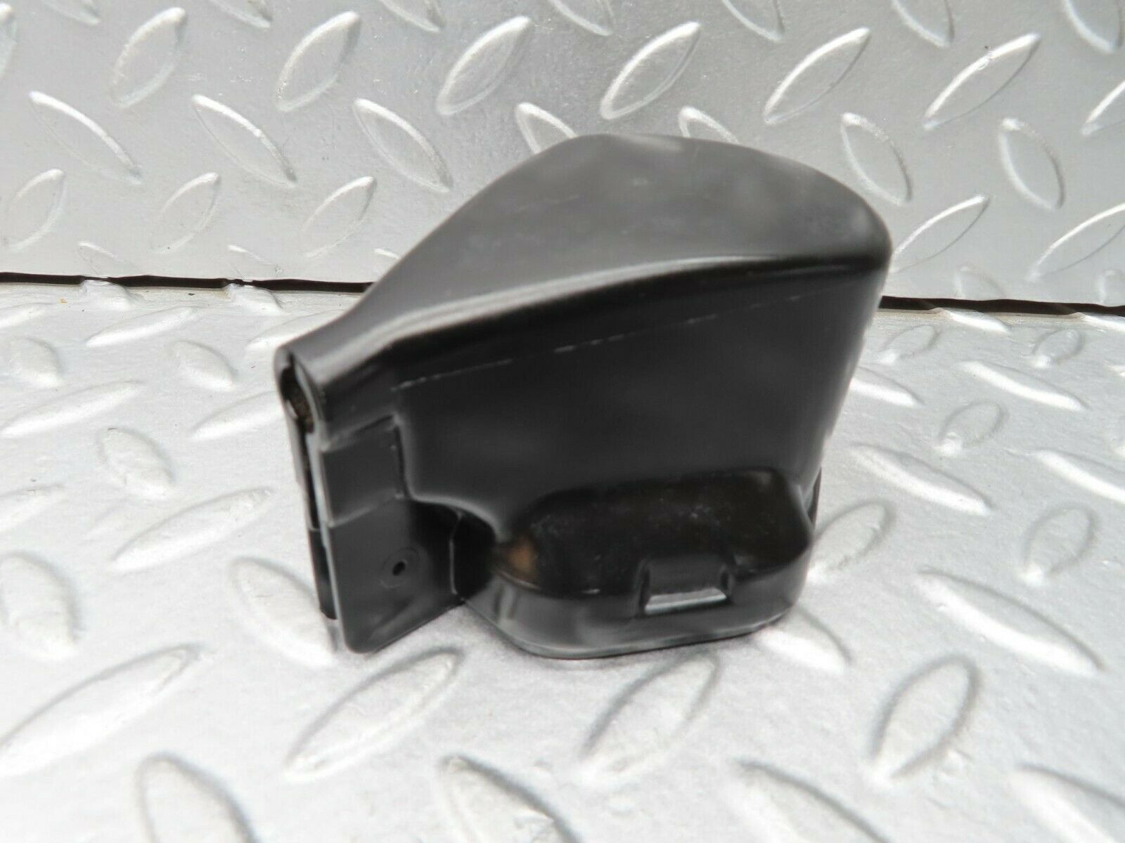 16307 Mercedes-Benz W124 260E Ignition Coil Cover Cap 0001582285