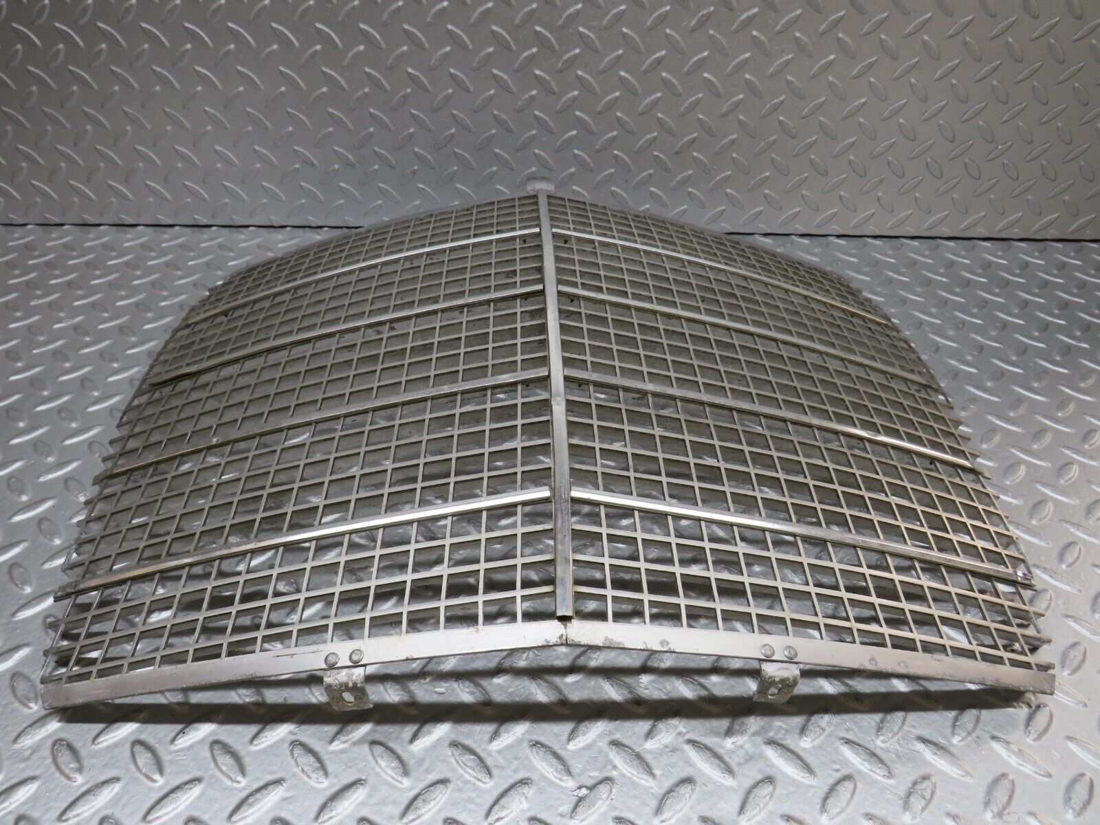 37583 Mercedes-Benz W109 300SEL Bonnet Grill With Chrome Trims