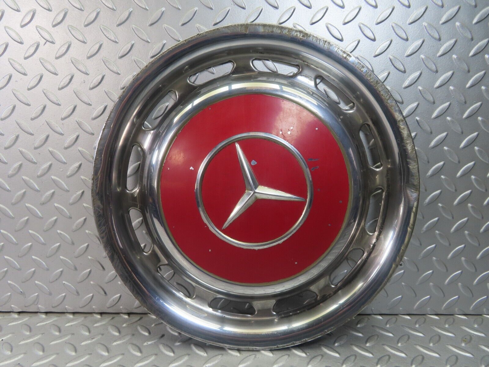 8398 Mercedes-Benz Vintage Wheel Trim Hub Cap 14