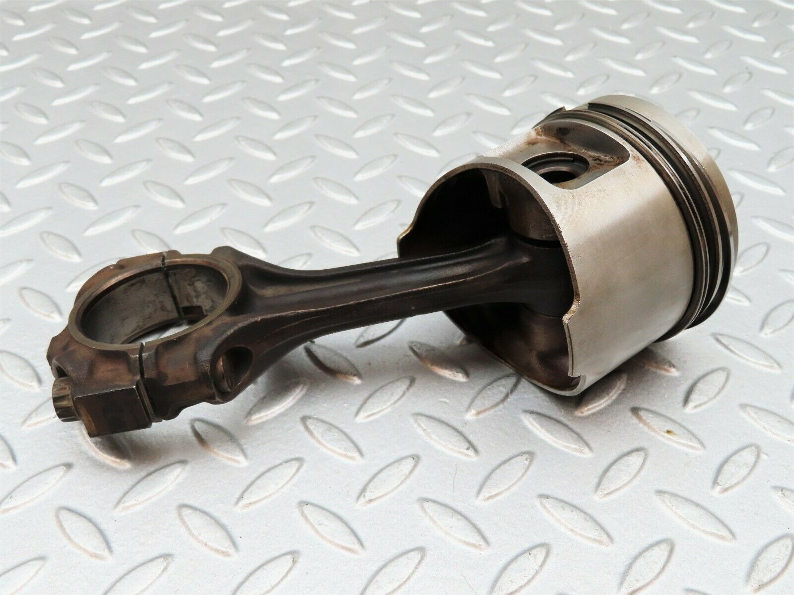 3950 Mercedes-Benz S123 200T Wagon Piston With Connecting Rod 88.985 mm