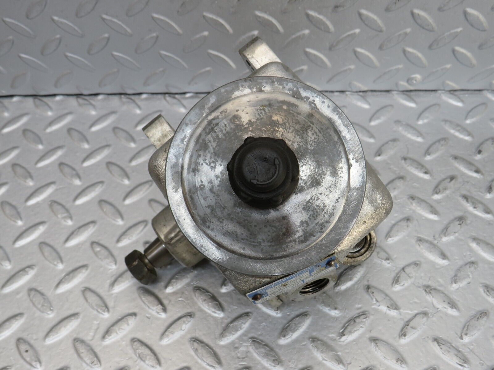 36270 Mercedes-Benz W126 420SE Power Steering Pump 1264601480 7672900446