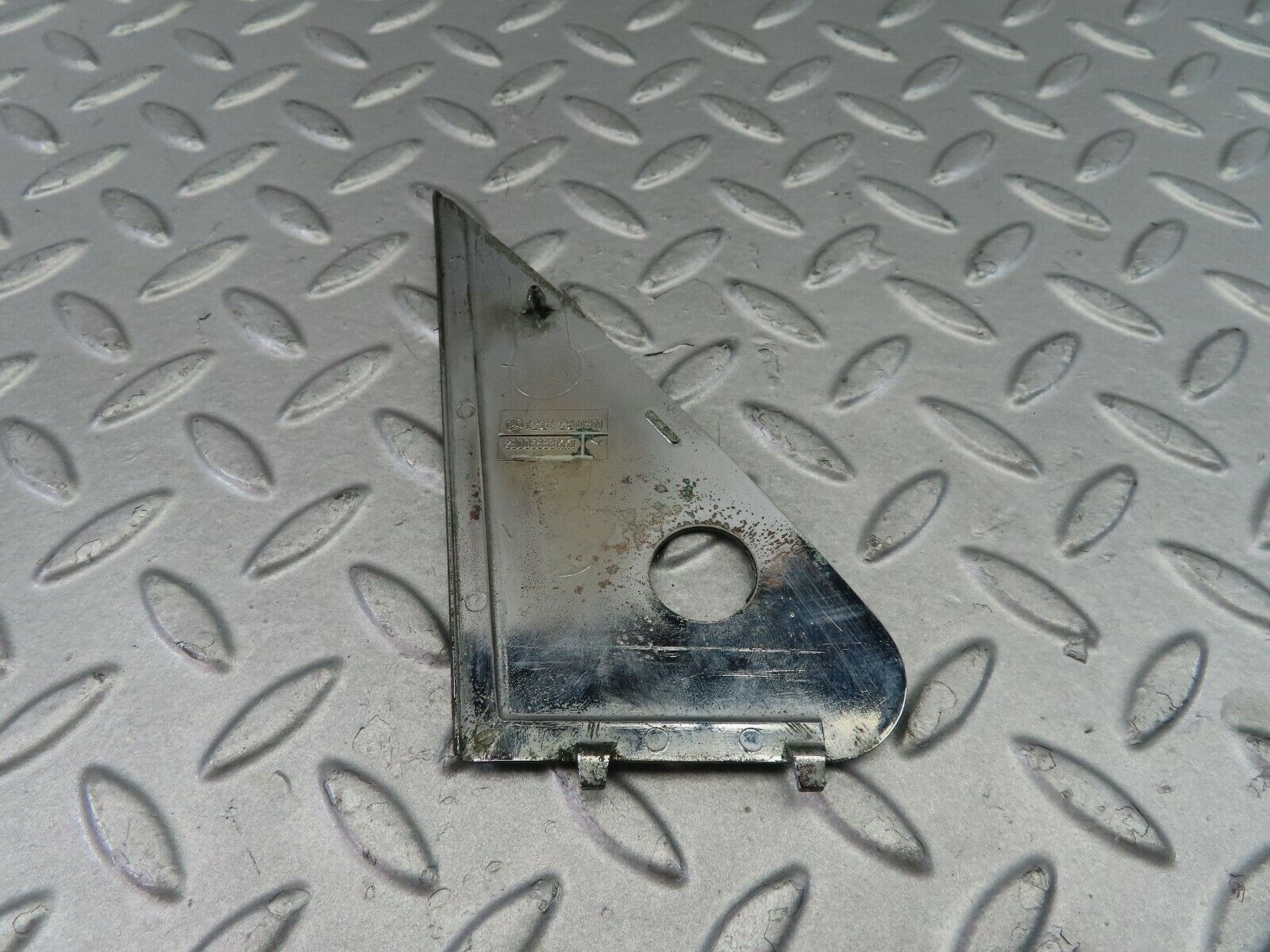 7622 Mercedes-Benz S123 230TE Wagon Mirror Triangle Cover Right 1237250811
