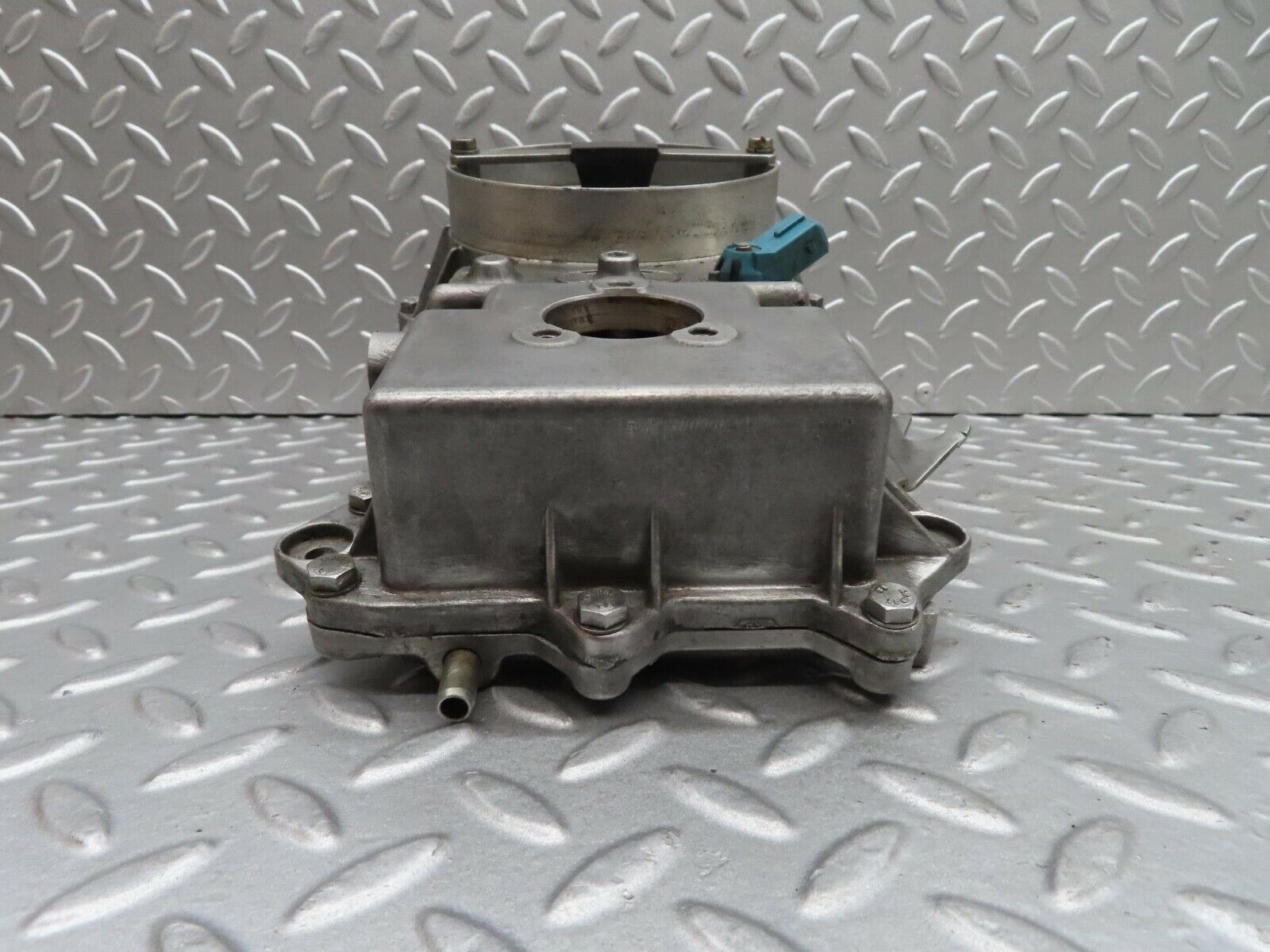 14391 Mercedes-Benz W116 350SE   Air Flow Mass Meter Sensor Bosch 0438120062
