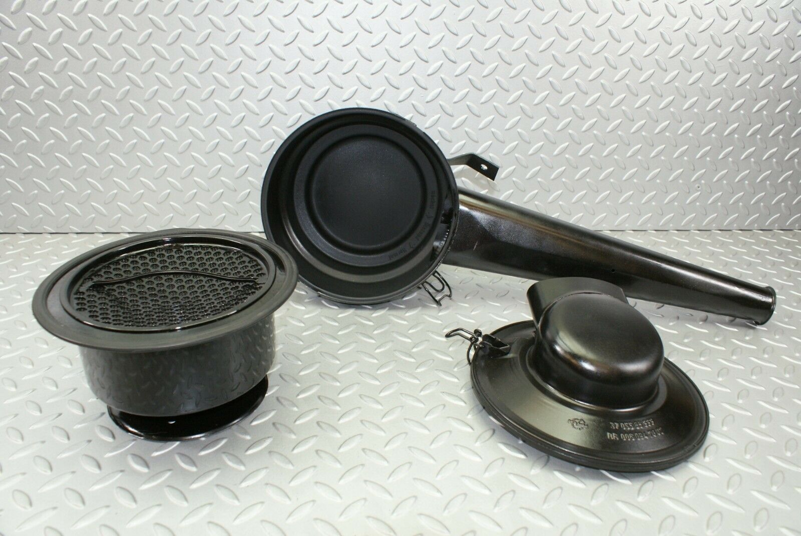 3081 Mercedes-Benz W115 220D Air Filter Box 3705585333