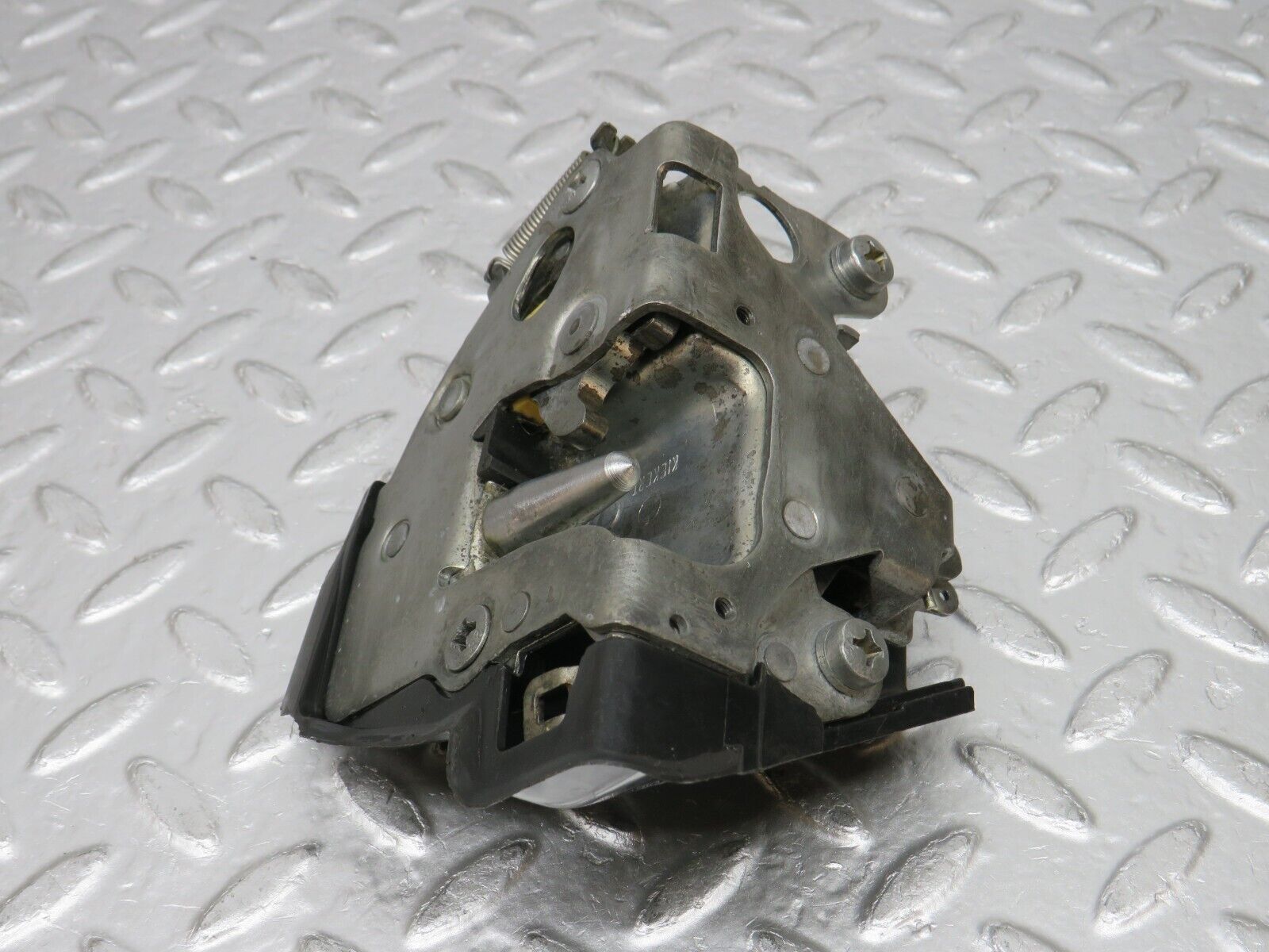 0572 Mercedes-Benz W123 230E Rear Right Door Lock Mechanism 1237330208