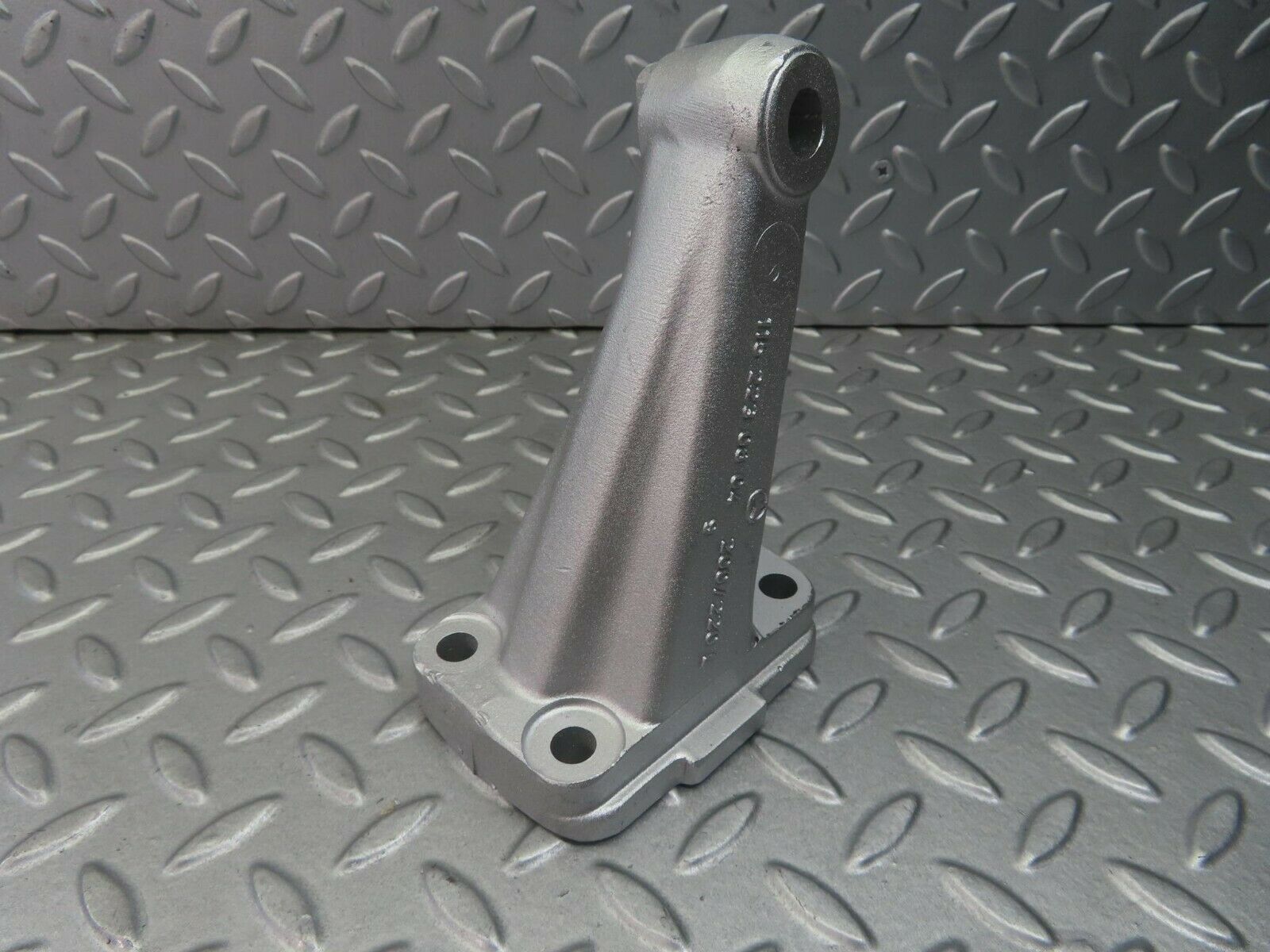 8328 Mercedes-Benz W115 Engine Mount Bracket Left Side 1152230804