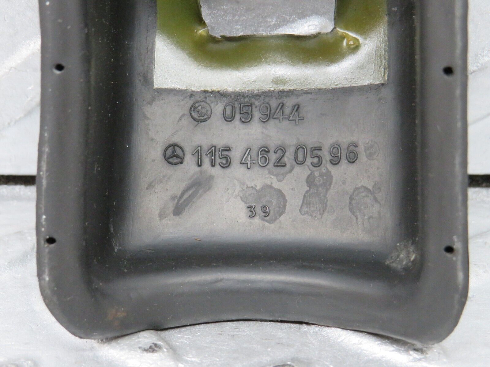 37436 Mercedes-Benz W109 300SEL Indicator Rubber Cover 1154620596