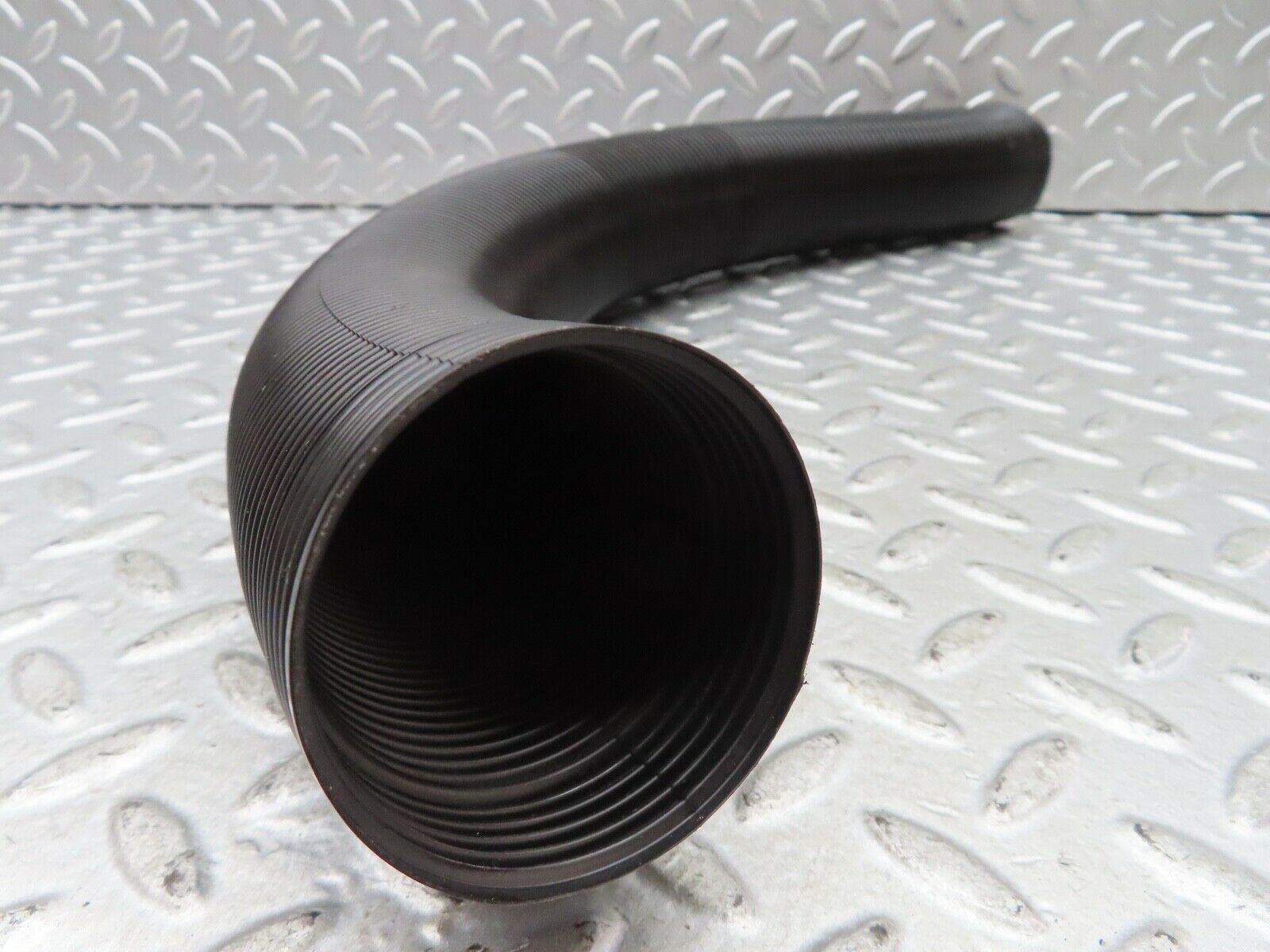 19046 Mercedes-Benz W123 300D Heater Pipe Air Pipe Left Side