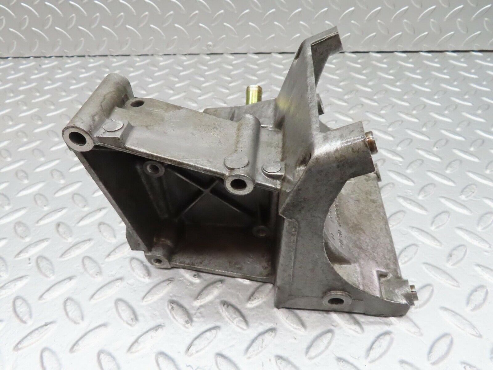 15047 Mercedes-Benz W140 S320 Air Con Compressor Bracket 1042360130