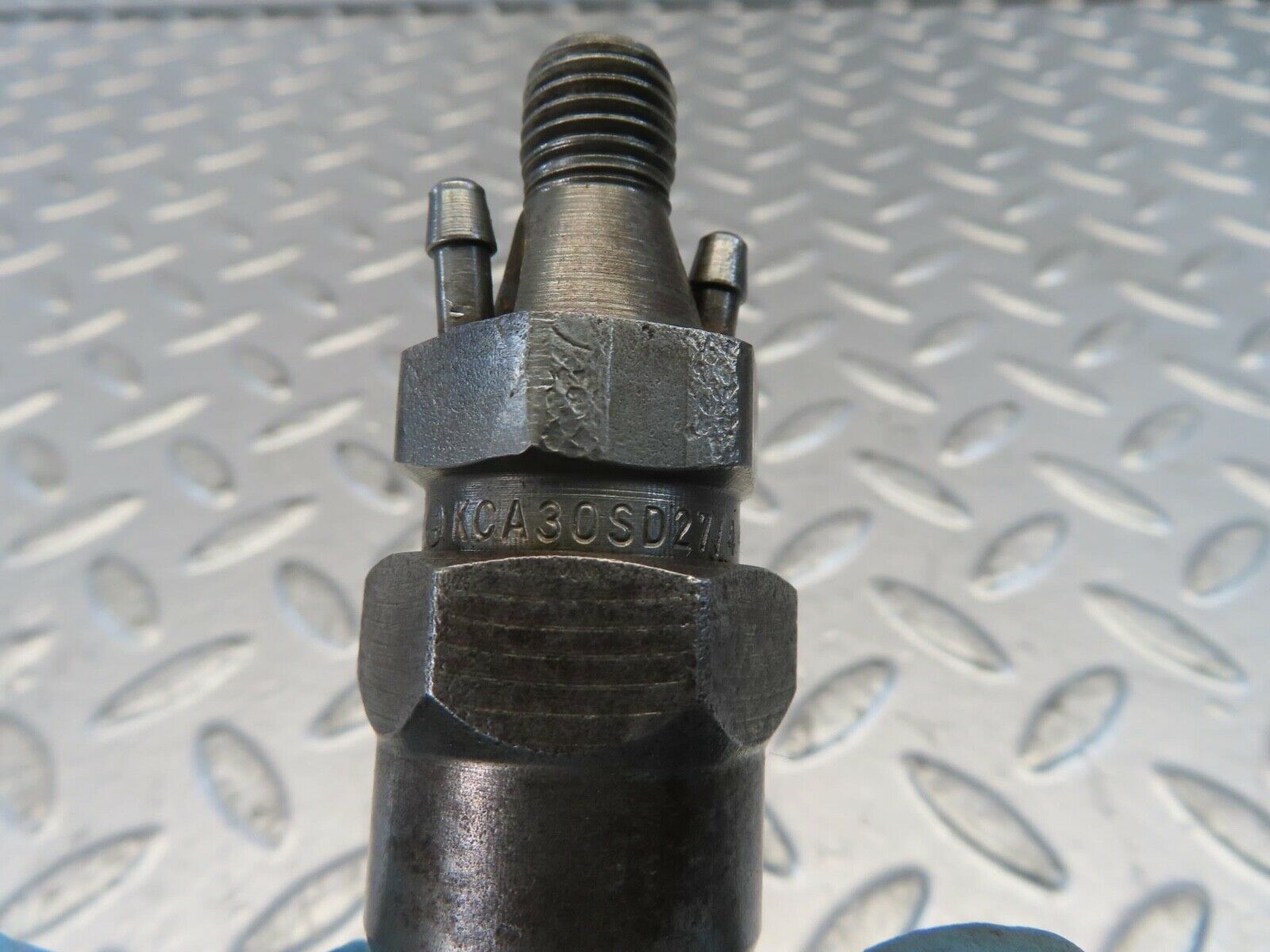 10984 Mercedes-Benz W115 220D Fuel Injector Bosch KCA30sd27/4