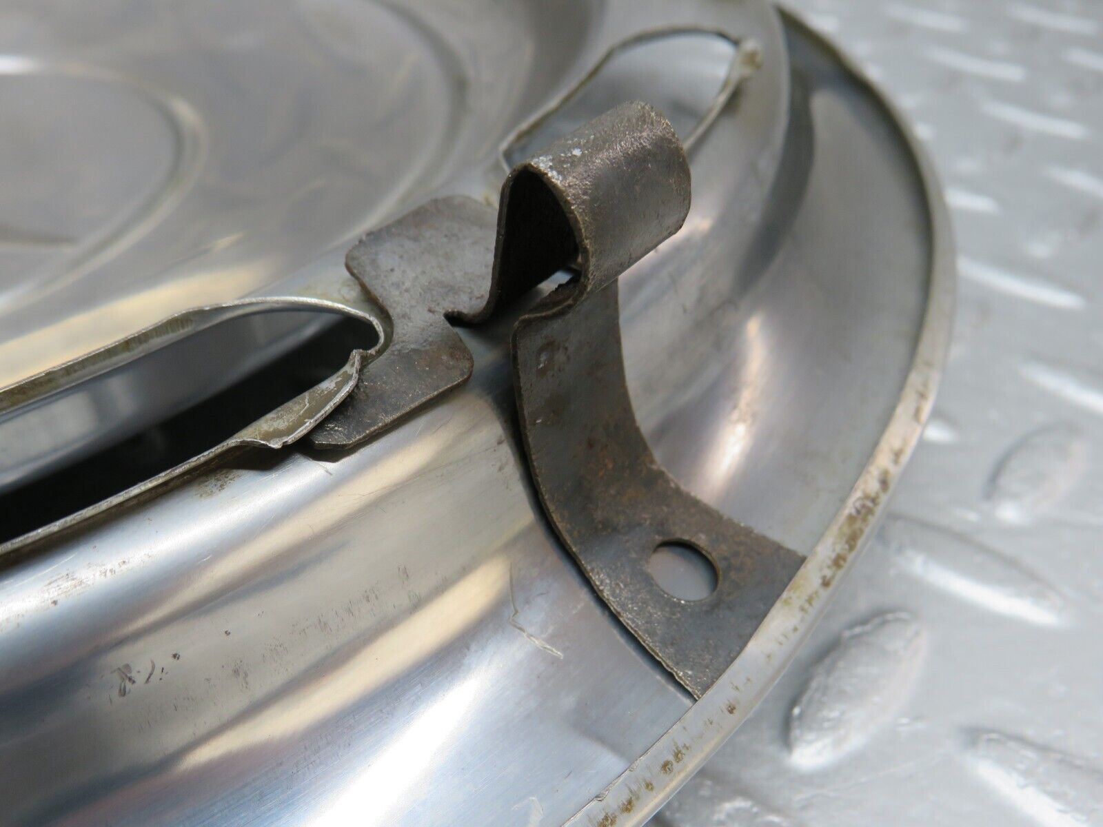 37466 Mercedes-Benz W109 300SEL Wheel Hub Cap 14"