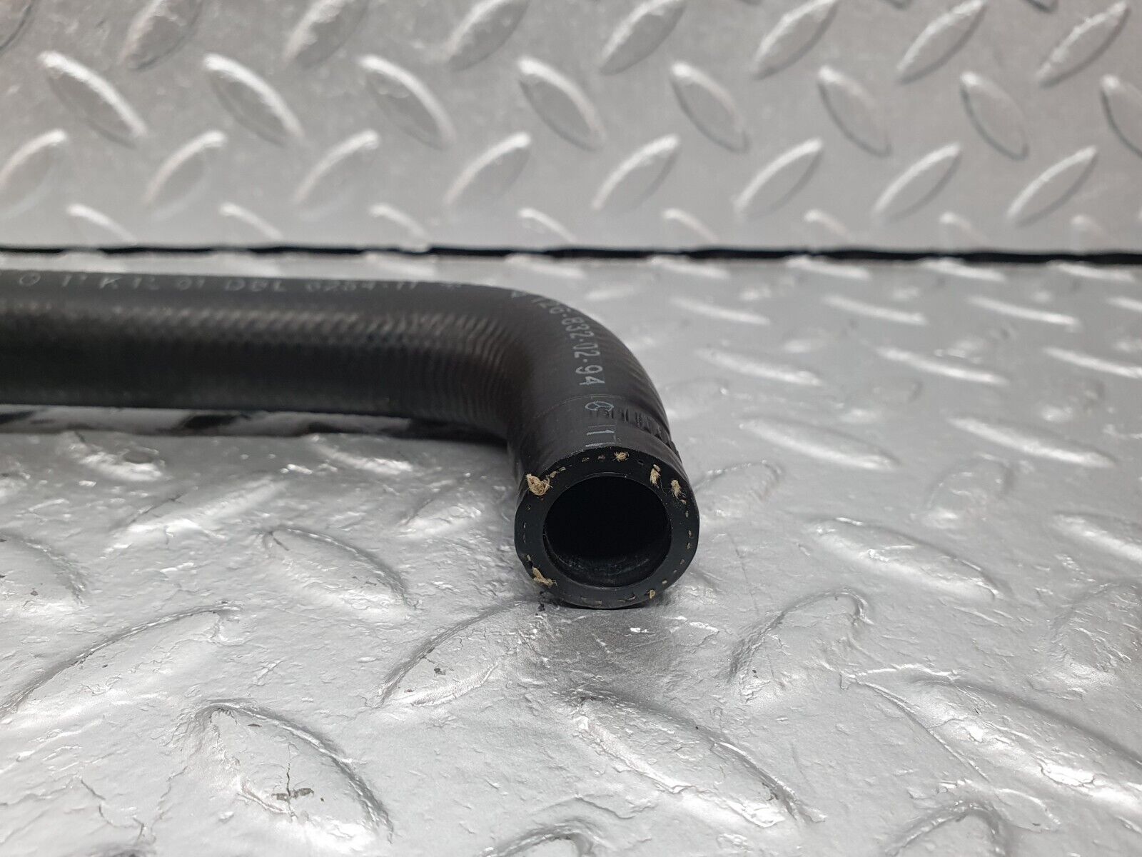 41042 Mercedes-Benz W126 300SE Heater Hose 1268320294