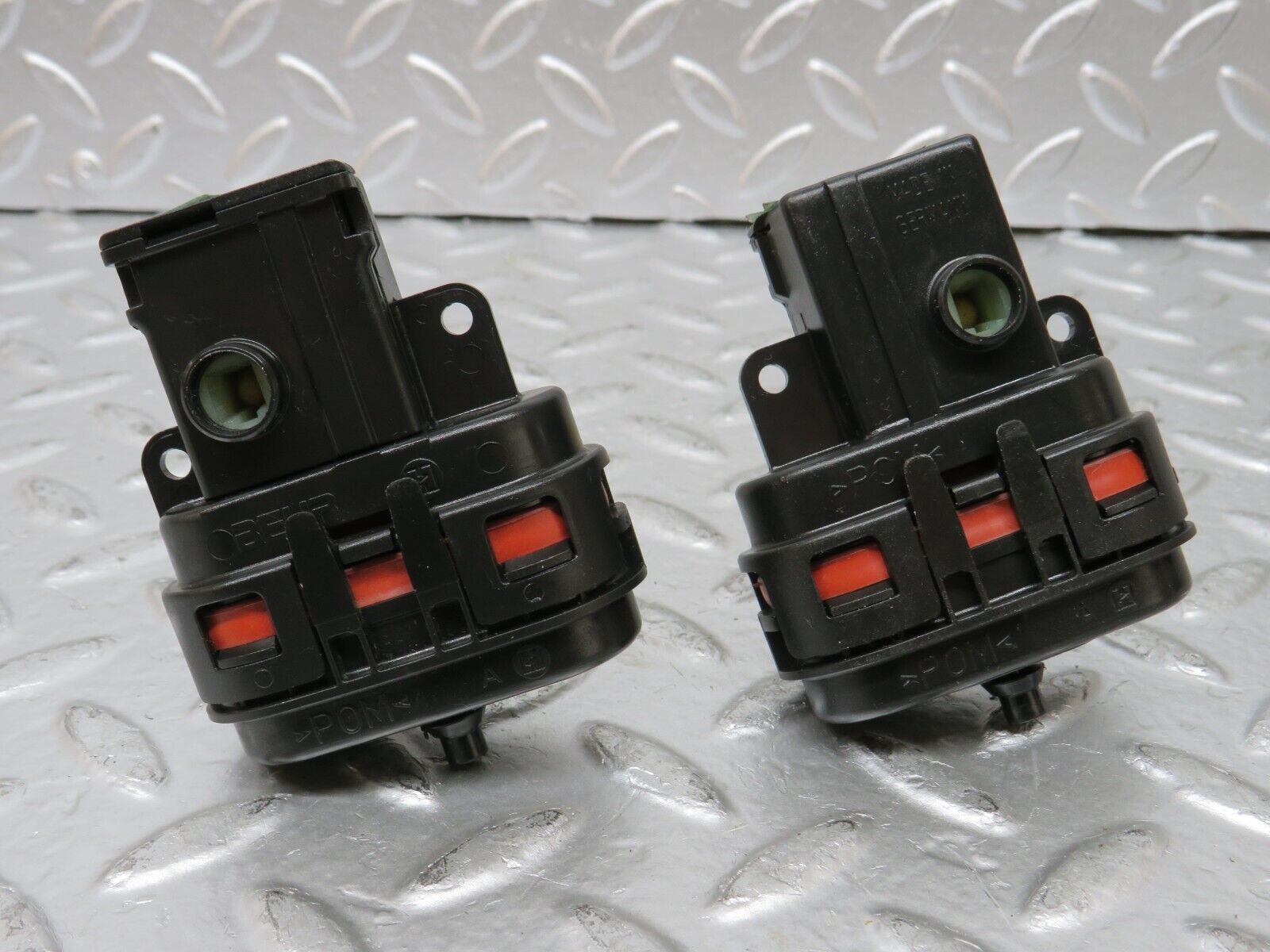 25040 Mercedes-Benz W140 S320 2x Heater Box Vacuum Actuator 9062600602