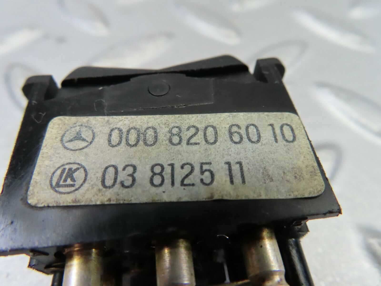 7474 Mercedes-Benz W116 450SE Rear Heated Window Switch 0008206010