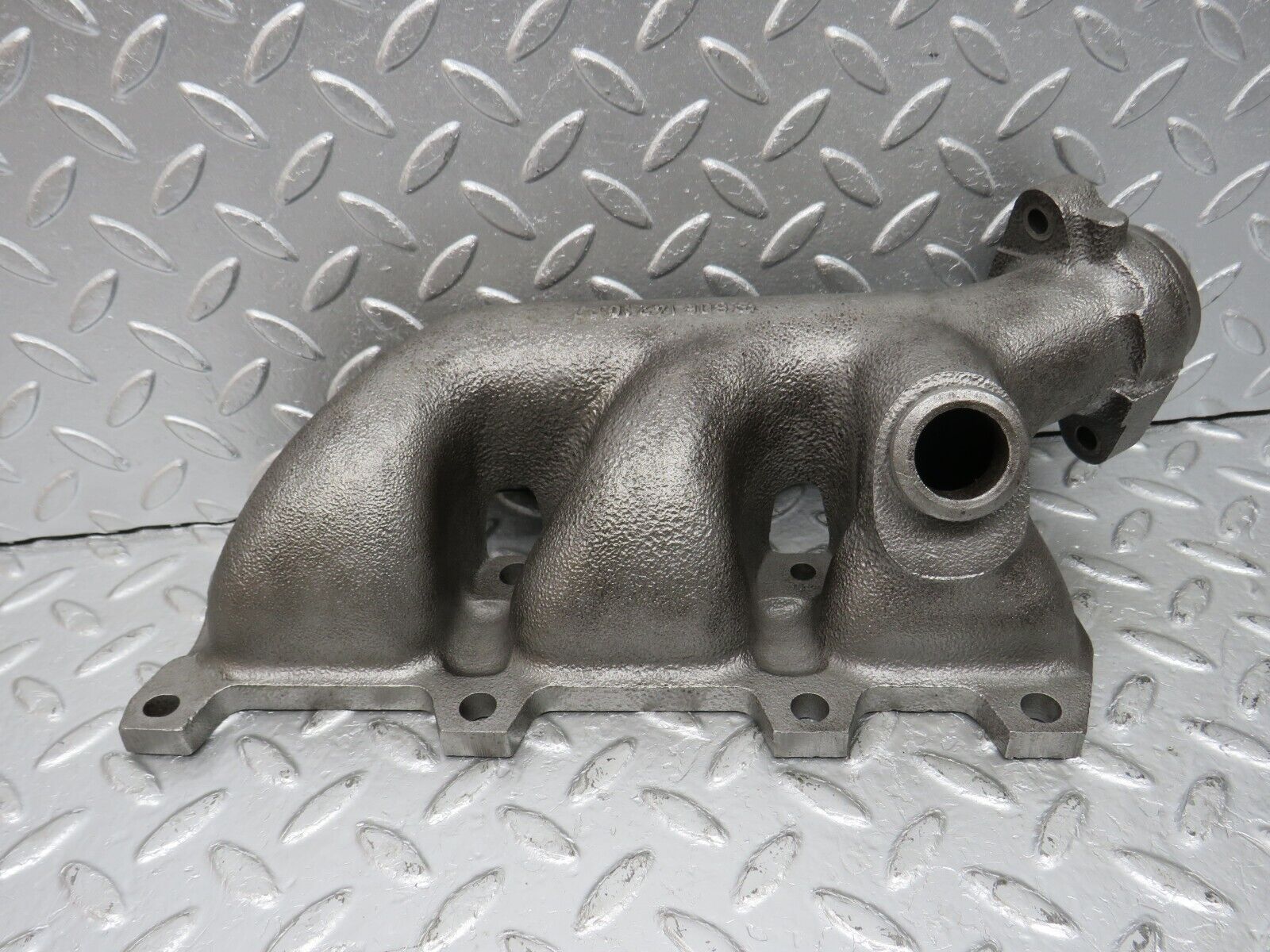 33102 Mercedes-Benz W124 300D Exhaust Manifold Cylinder 1-3 6061421002
