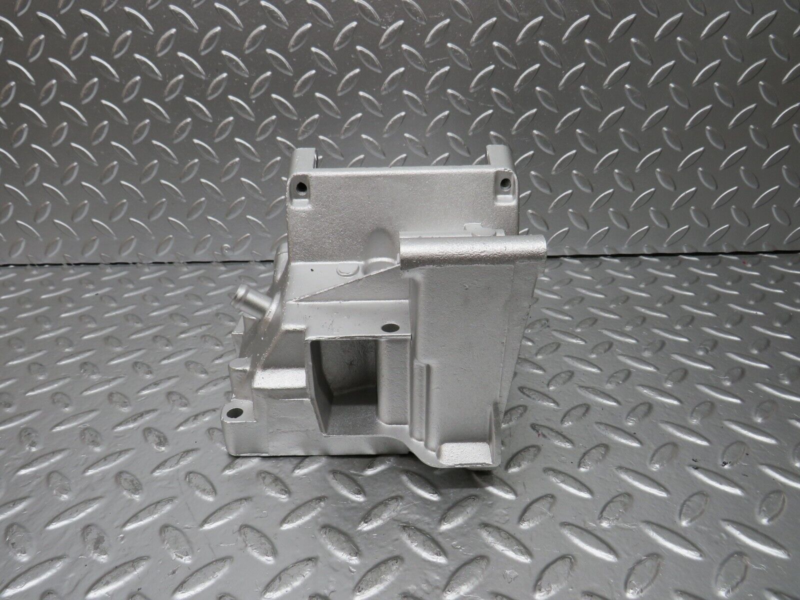 24991 Mercedes-Benz W140 S320 Air Con Compressor Bracket 1042360130