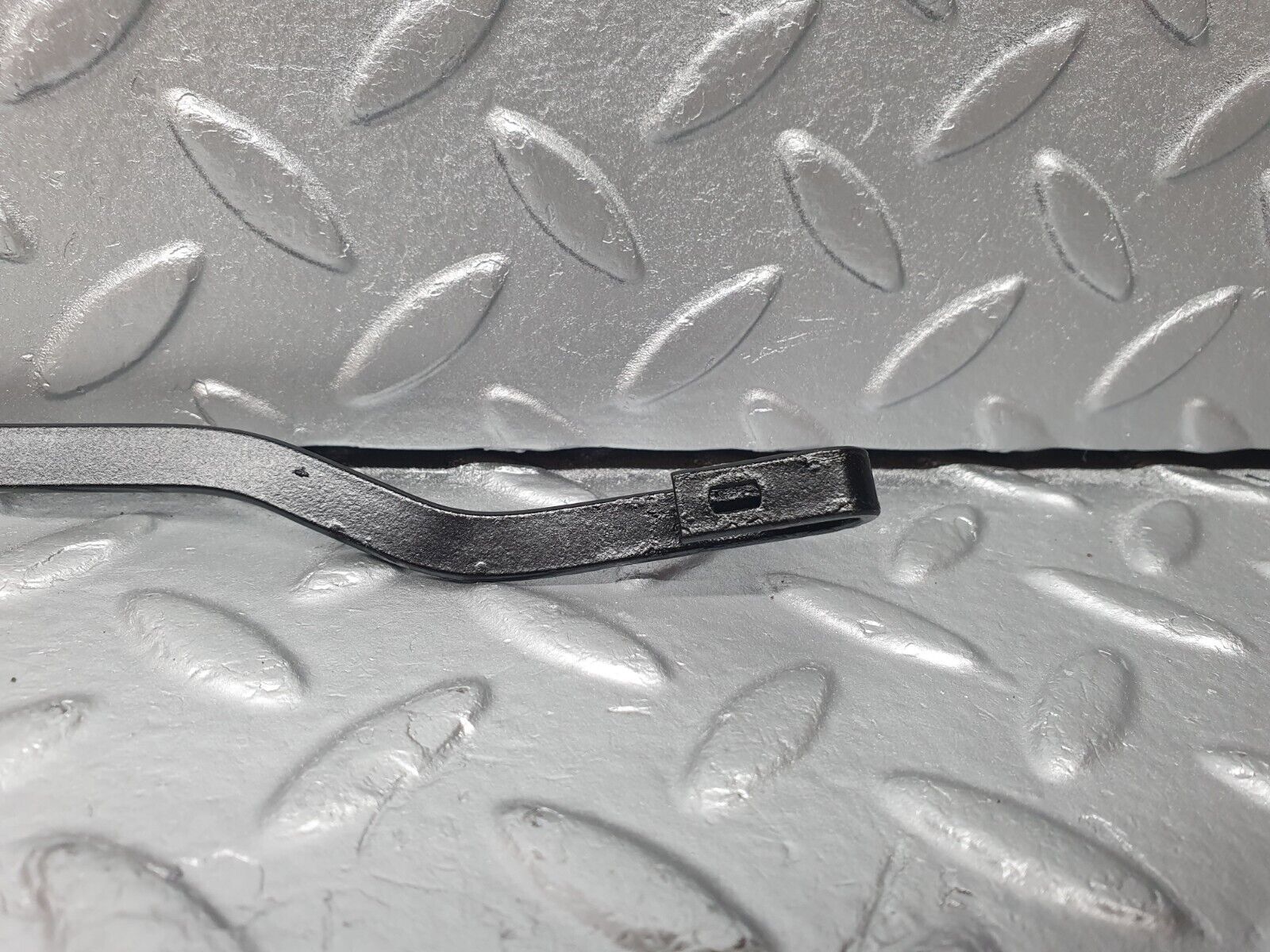 40731 Mercedes-Benz W123 300D Wiper Arm Bosch Left Side 3399990553