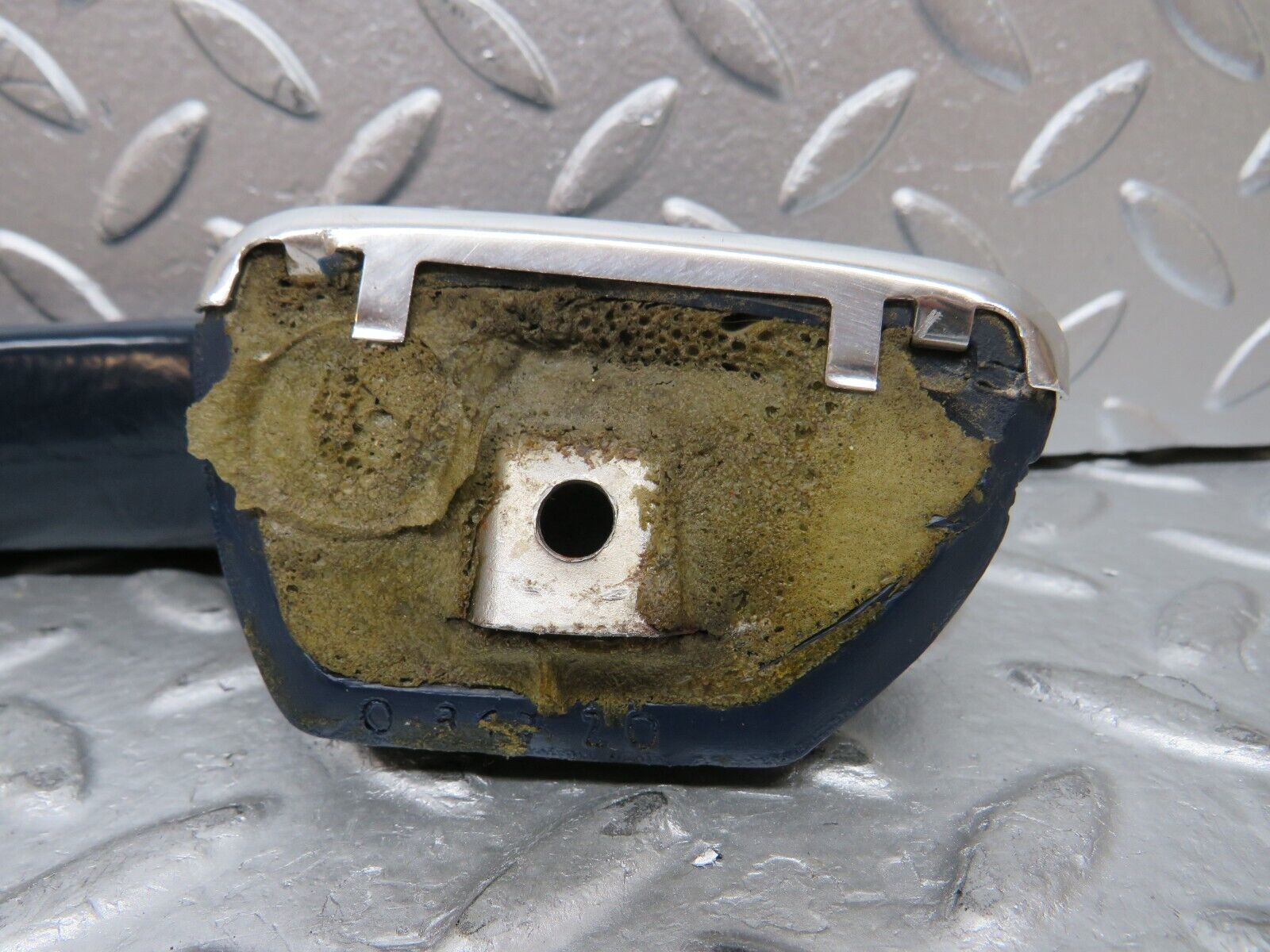 26860 Mercedes-Benz W123 240D Interior Door Handle Front Right Blue 1239702001