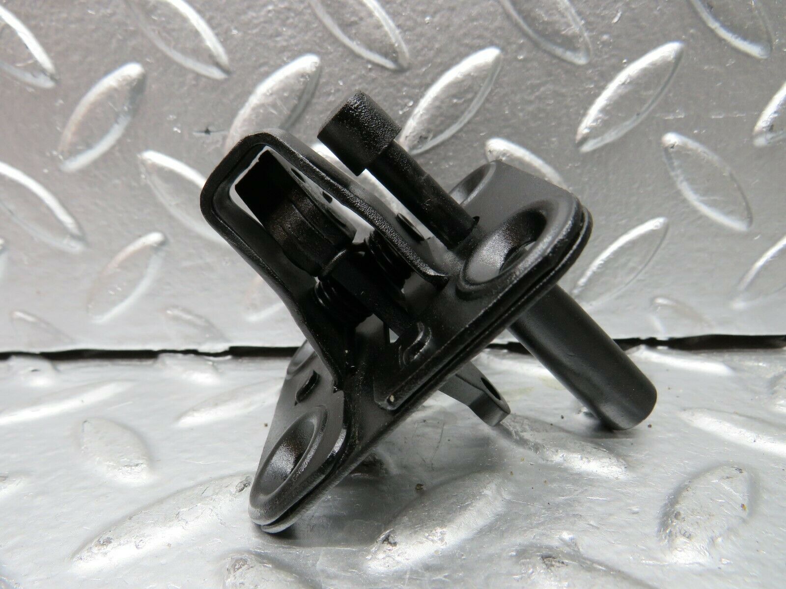 22909 Mercedes-Benz C107 450SLC Coupe Bonnet Lock Catch