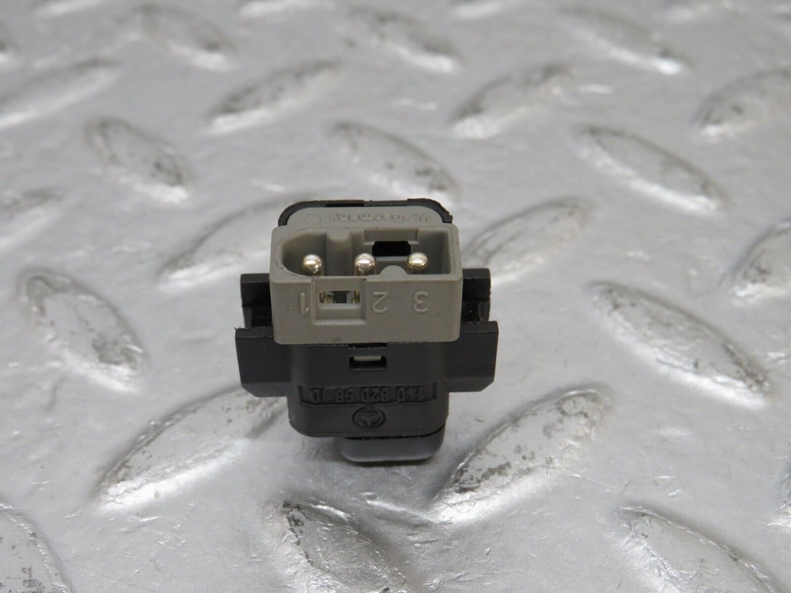 33318 Mercedes-Benz W202 C180 Child Lock Control Switch 1408205810