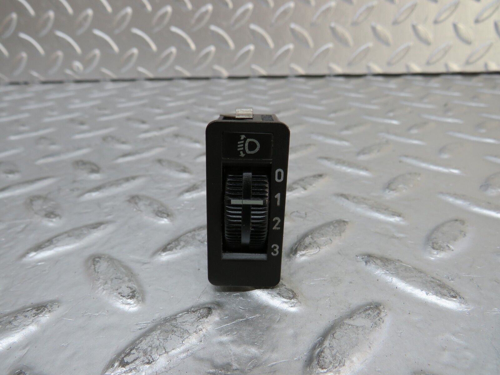 26916 Mercedes-Benz W123 240D Headlight Level Switch 0008000773