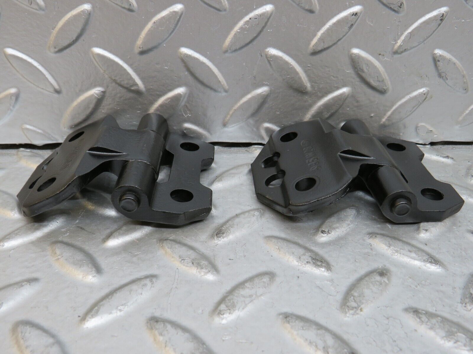 29131 Mercedes-Benz C124 320CE Coupe Right Door Hinge Pair