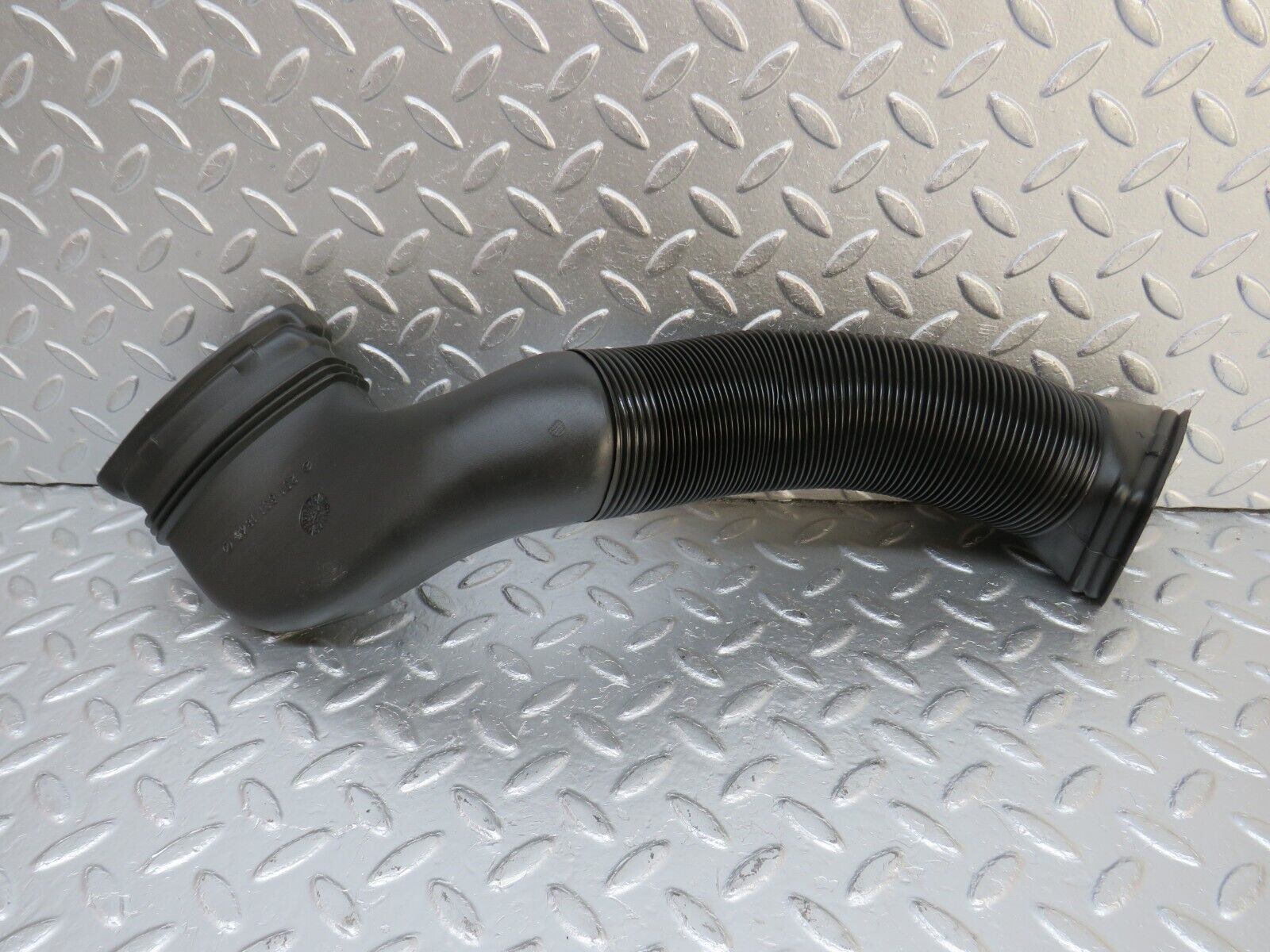 33584 Mercedes-Benz W201 190E 2.0L Air Duct Pipe Hose Right 2018311846 2018311646