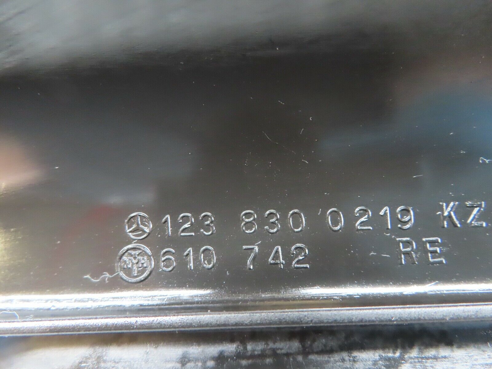 16835 Mercedes-Benz C123 280CE Coupe Air Duct Vent Left And Right 1238300219