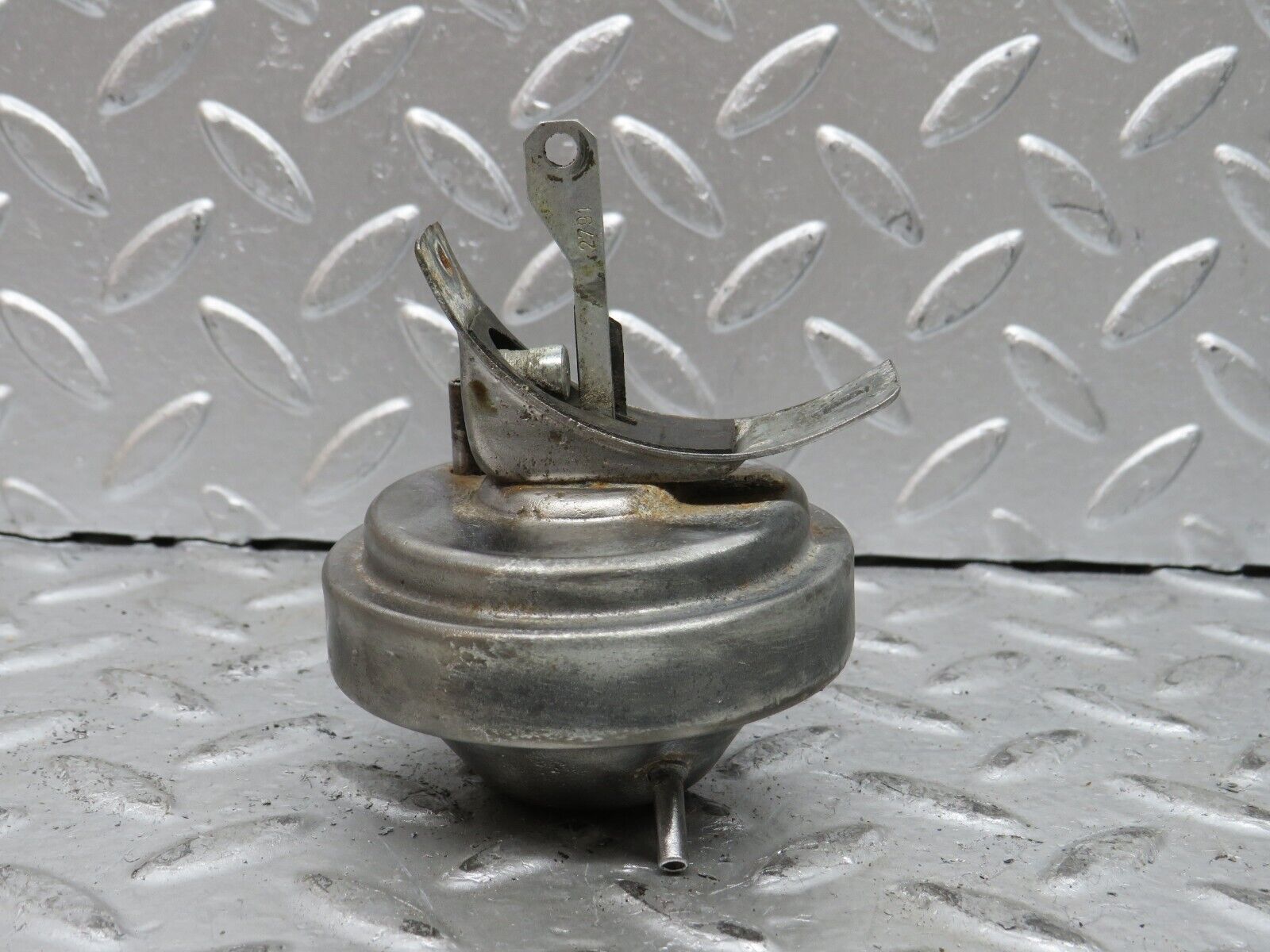 28052 Mercedes-Benz W123 280E Ignition Distributor Vacuum Control Valve