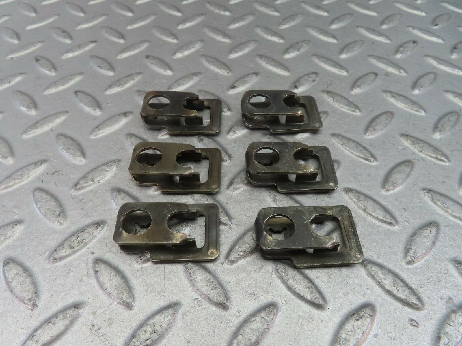 9479 Mercedes-Benz C124 300CE Coupe Fuel Injector Bracket Holder Set