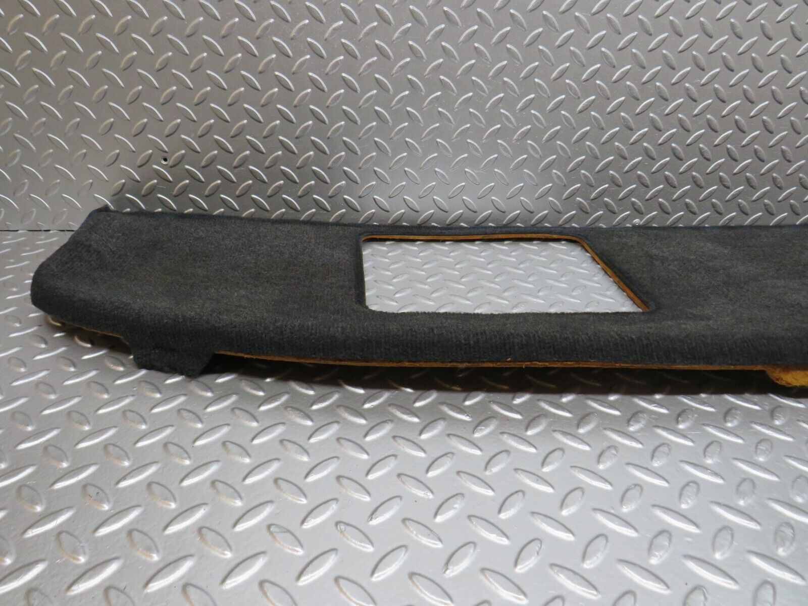 31050 Mercedes-Benz W123 200D Parcel Shelf