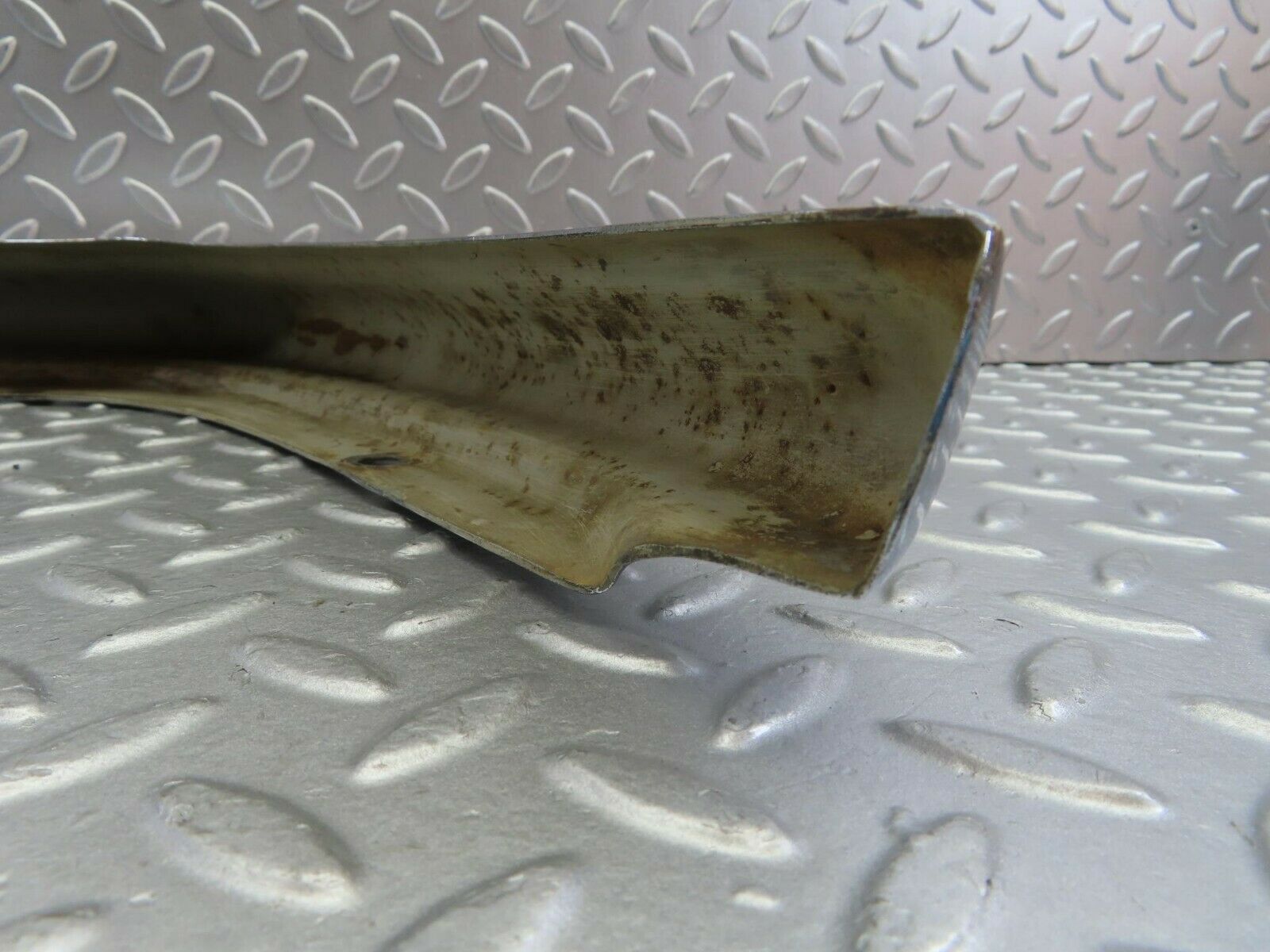 10608 Mercedes-Benz W108 Front Right Upper Bumper Corner