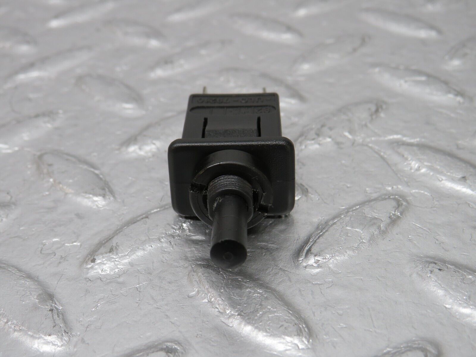 34644 Mercedes-Benz C126 380SEC Coupe Glove Box Light Switch 0008213252