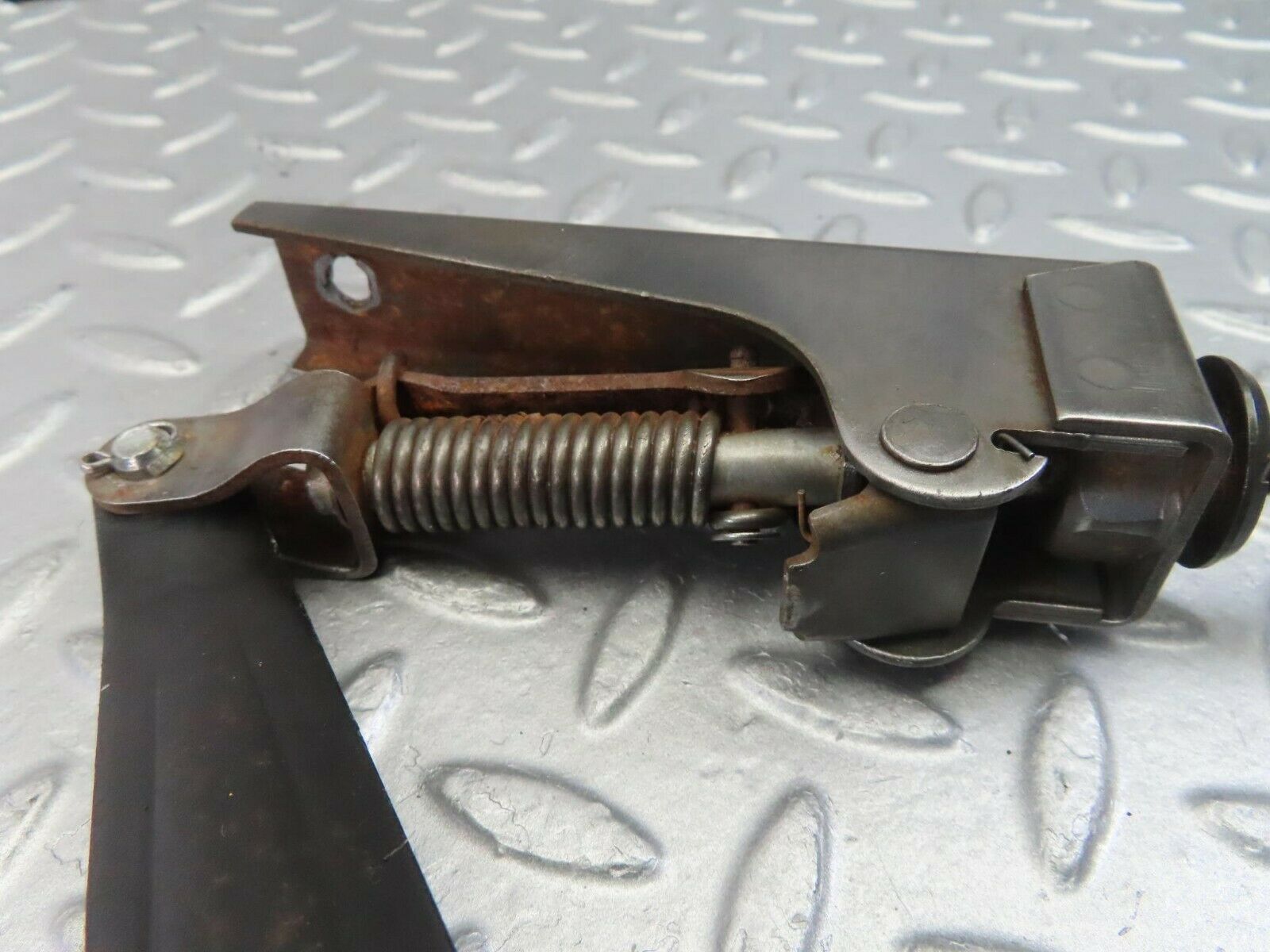 9930 Mercedes-Benz C123 230CE Coupe Handbrake Regulator