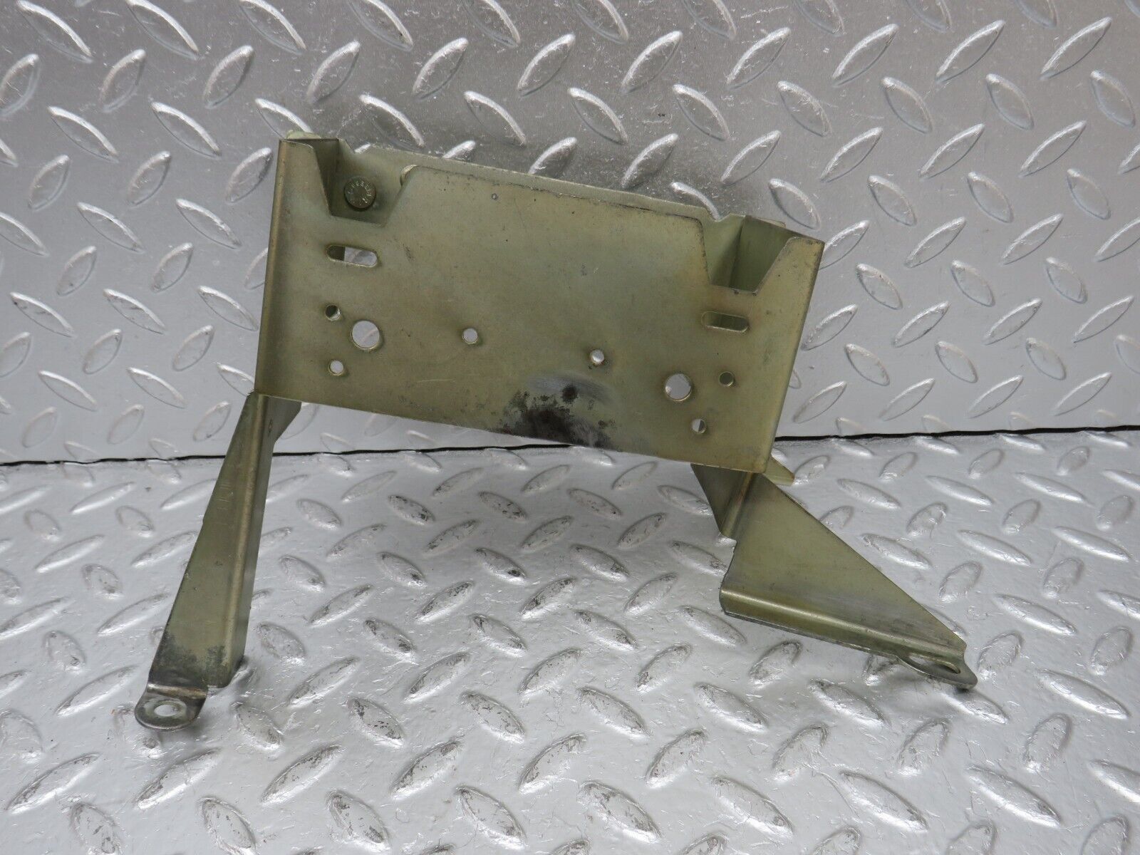 33310 Mercedes-Benz W202 C180 ECU Holder Bracket