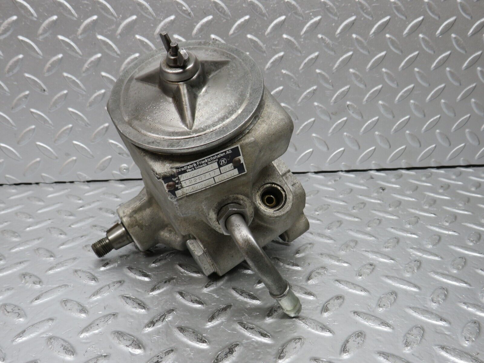 32886 Mercedes-Benz W123 300D Power Steering Pump 1164602480 7672900424