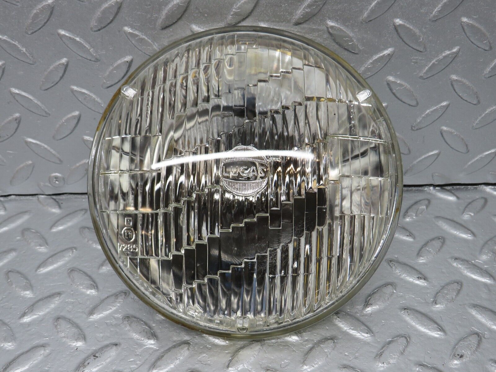 40366 Mercedes-Benz W110 230 Headlight Sealed Beam Lucas 7285