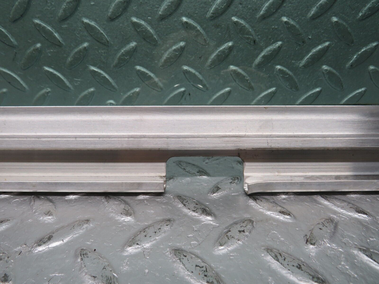 39069 Mercedes-Benz W201 190E 2.6L Front Right Door Window Glass