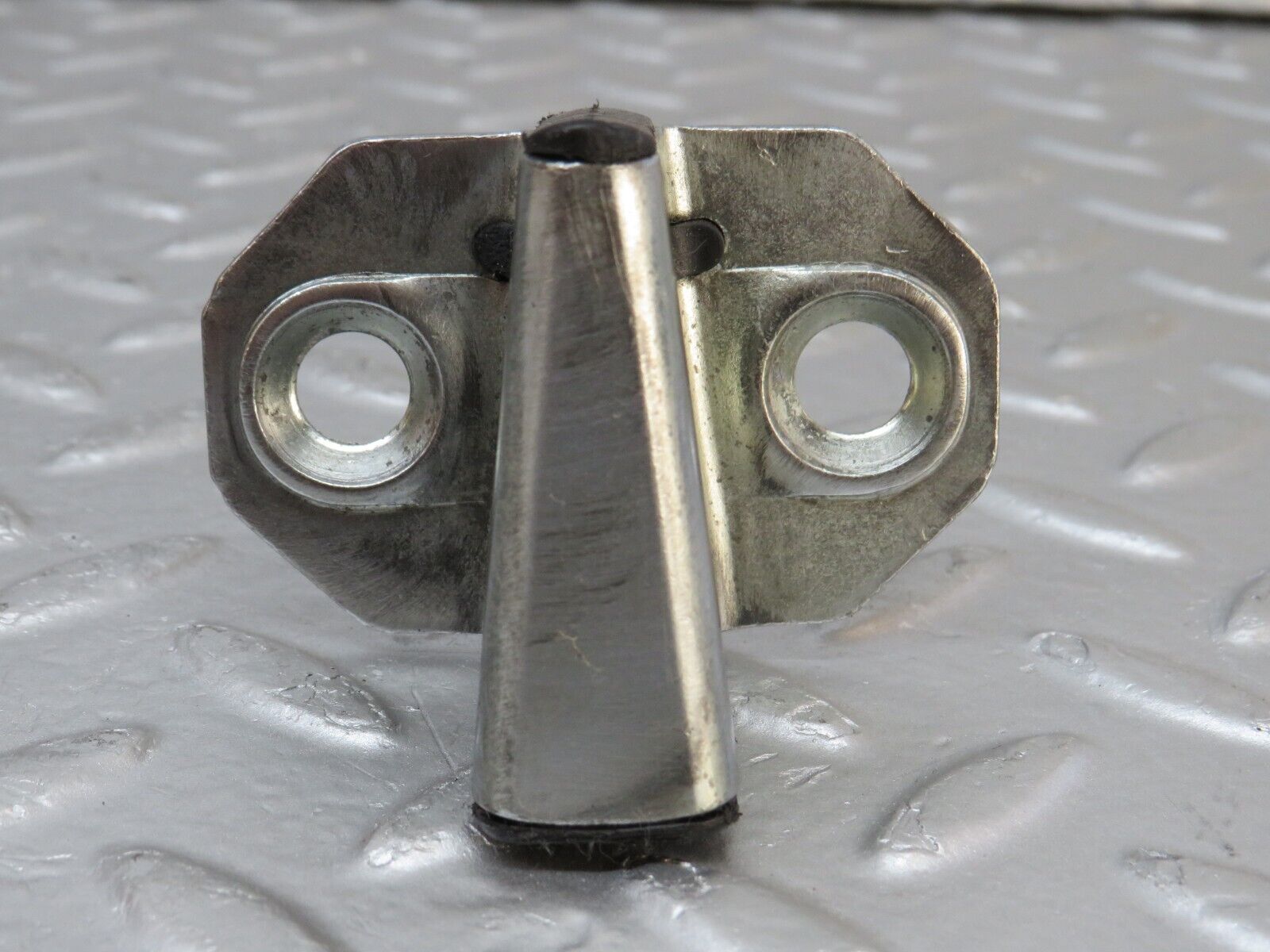 33374 Mercedes-Benz W202 C180 Door Lock Latch