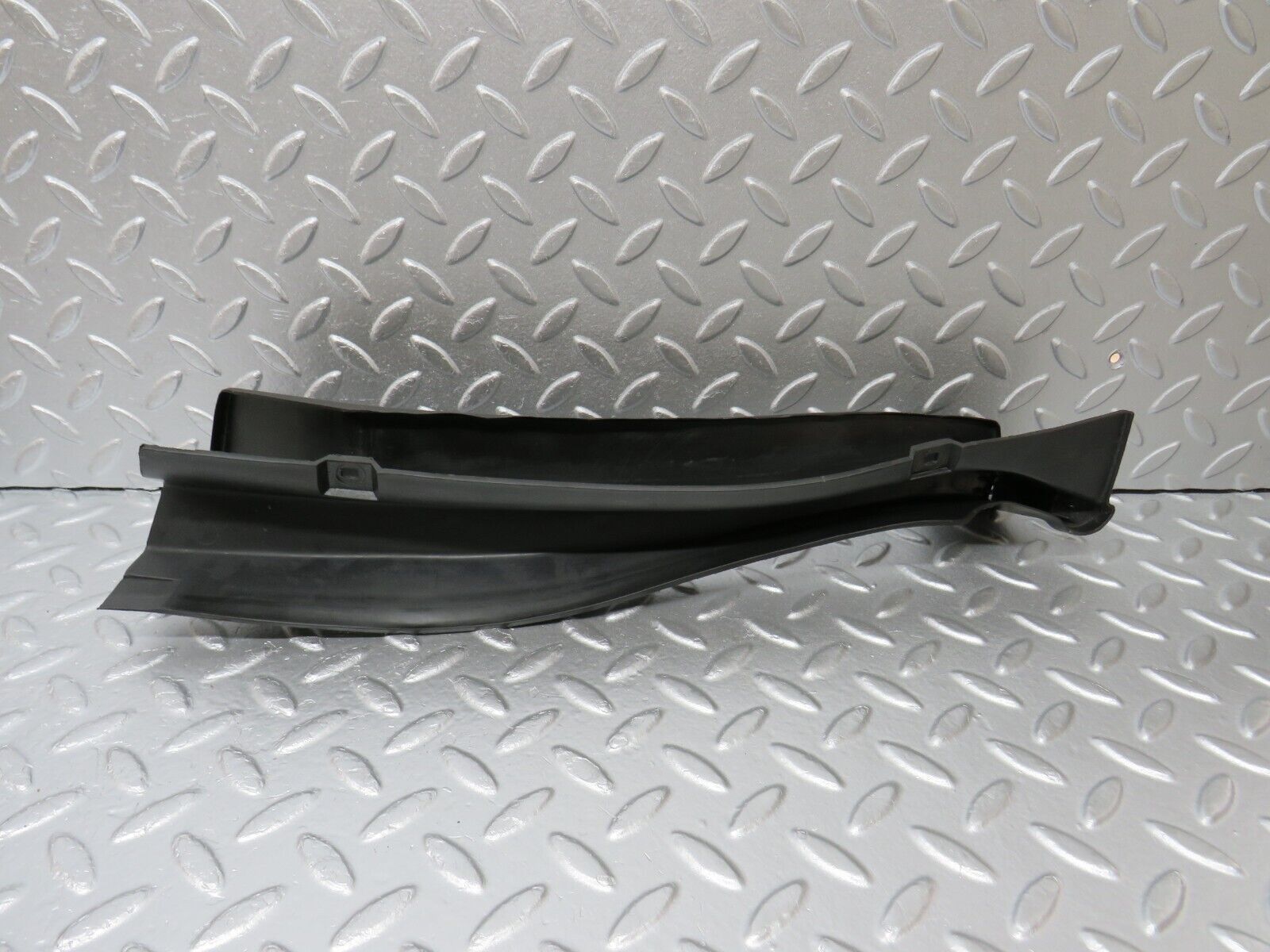 33979 Mercedes-Benz W124 260E Water Drain 1246283707 1246202667